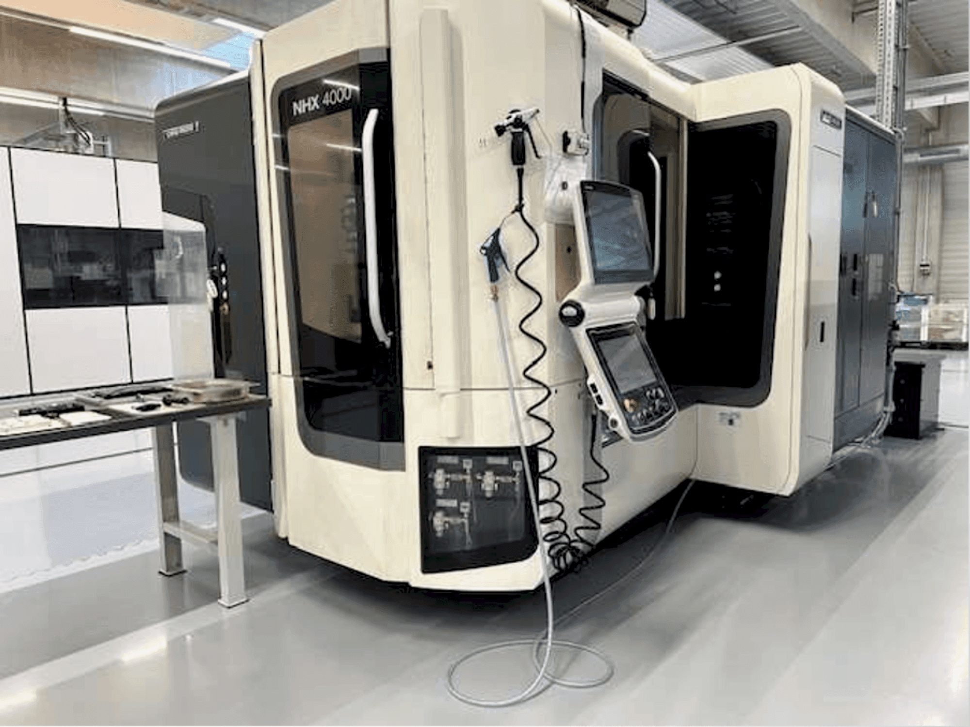 Вид станка DMG MORI NHX 4000 спереди