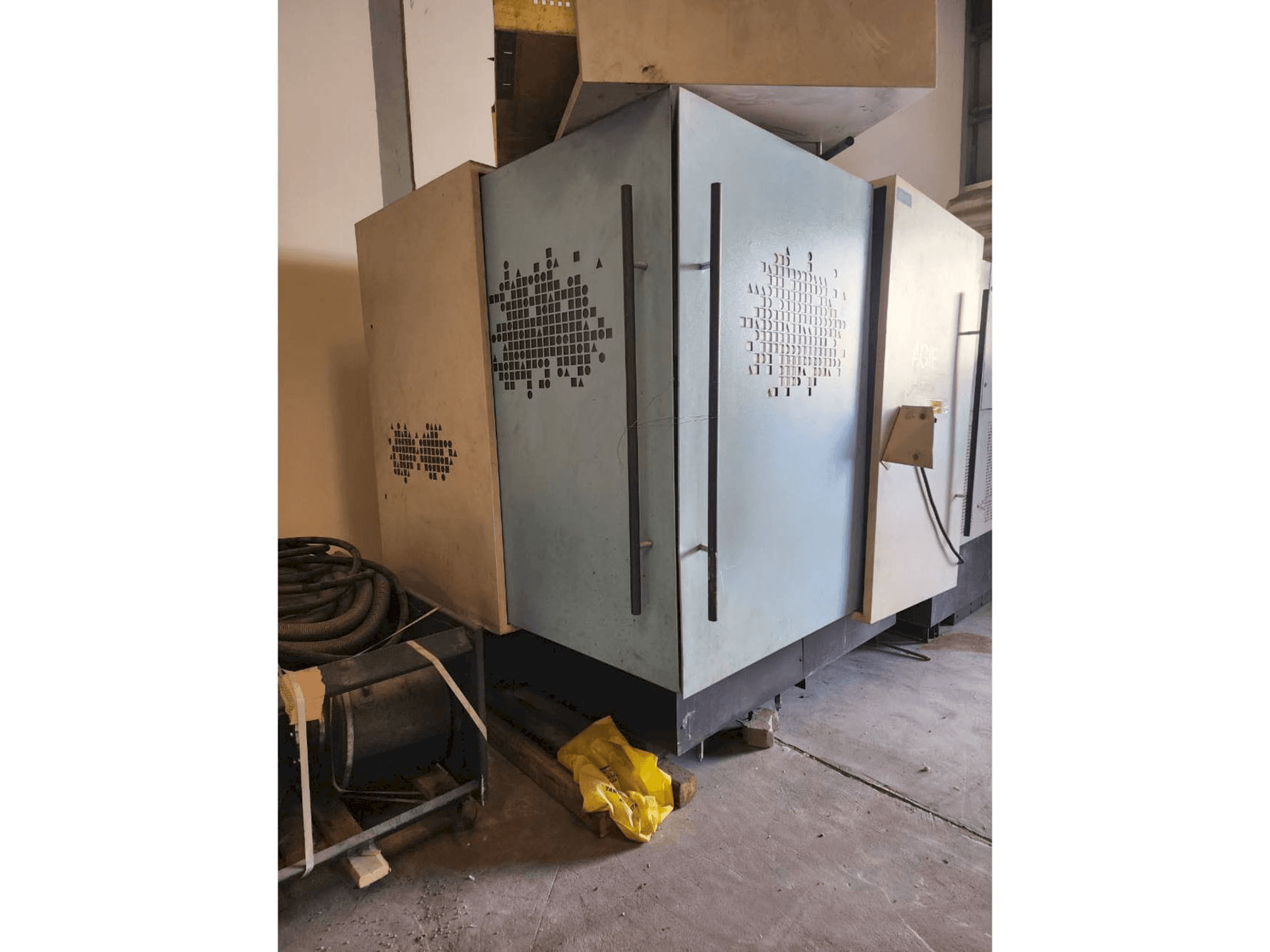 Вид станка AGIE Challenge 2 спереди