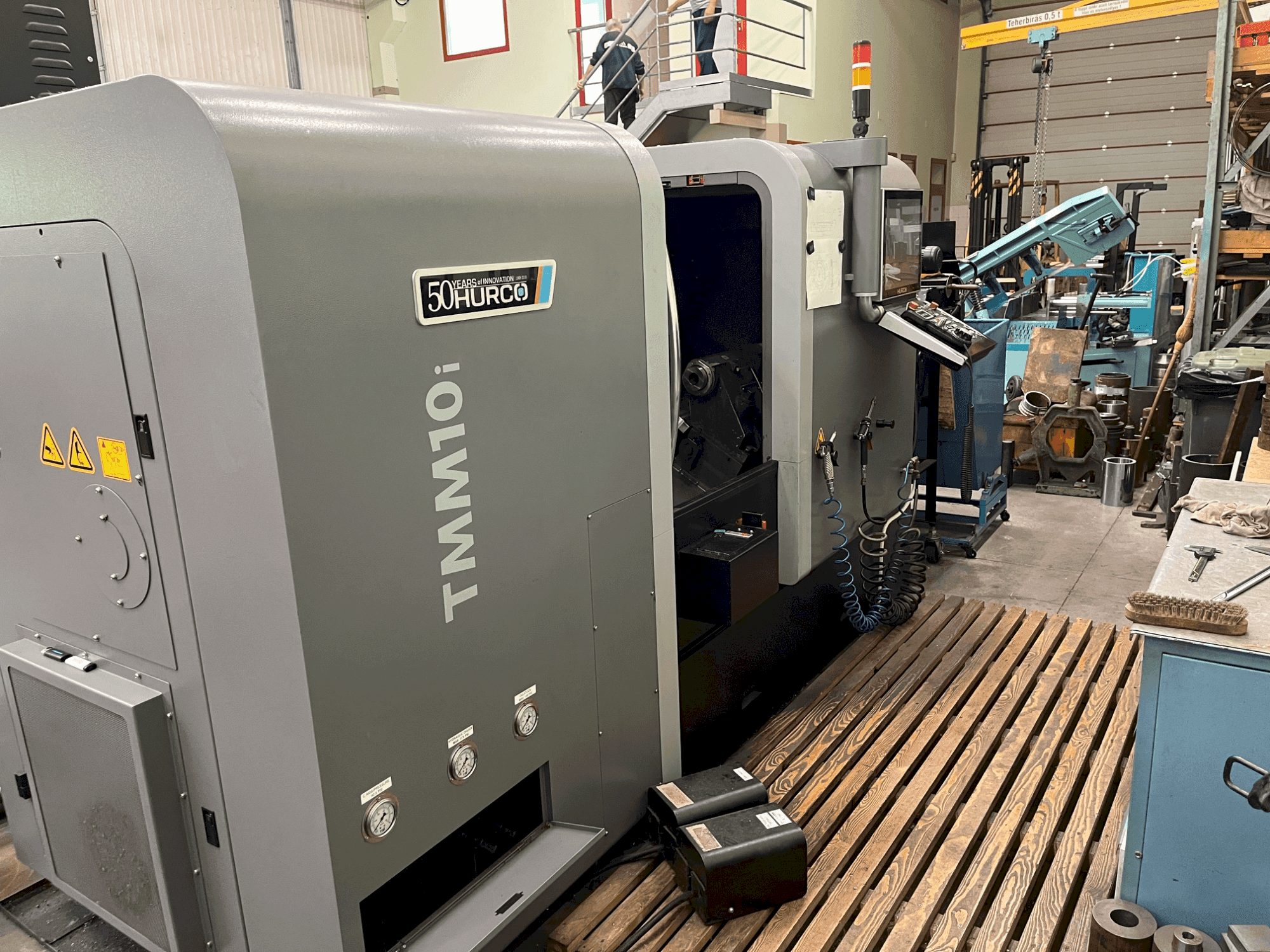 Вид станка Hurco TMM10i спереди