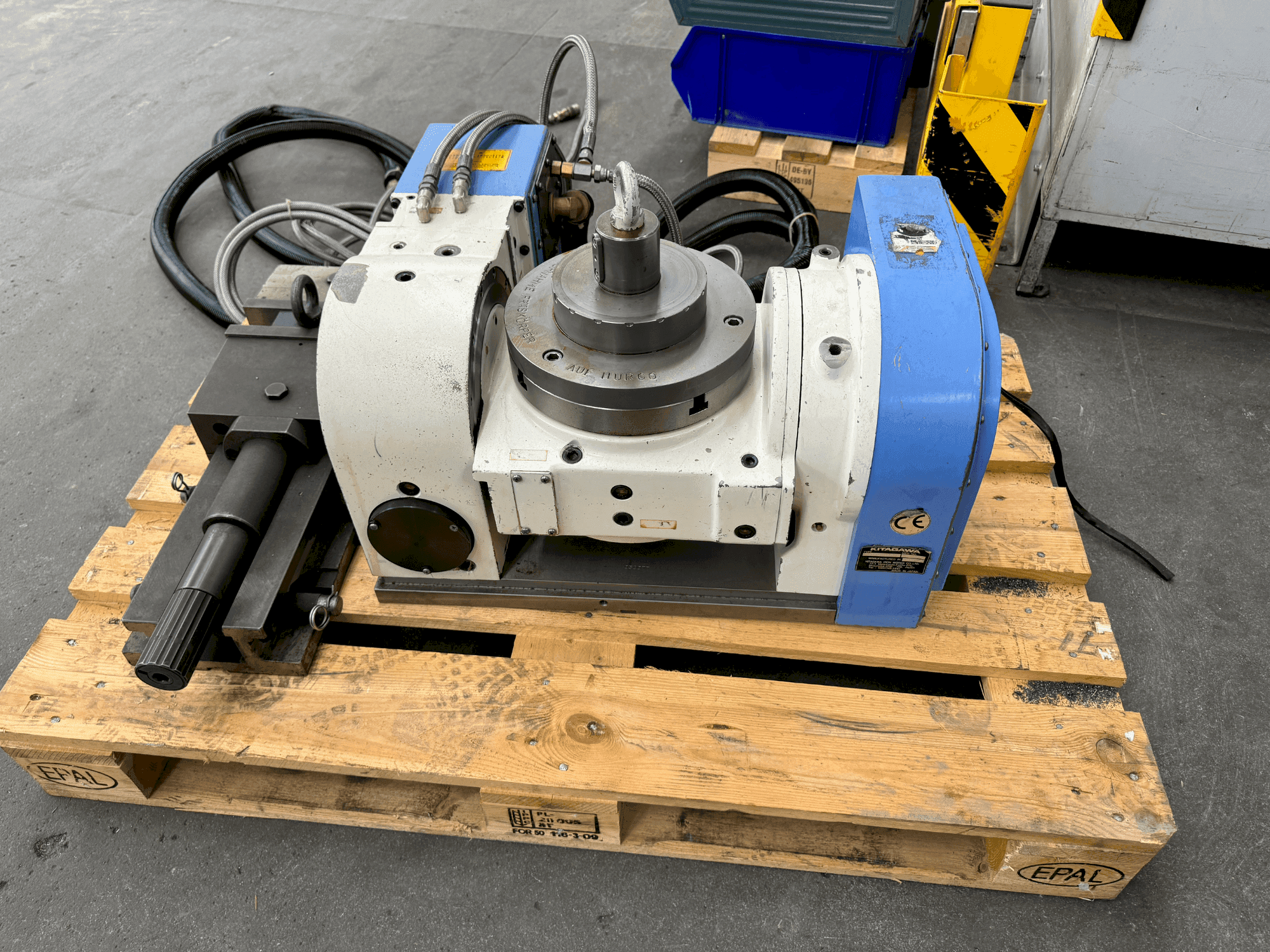 Вид станка KITAGAWA TT251 HYY01 - NC ROTARY TABLE (2005) спереди