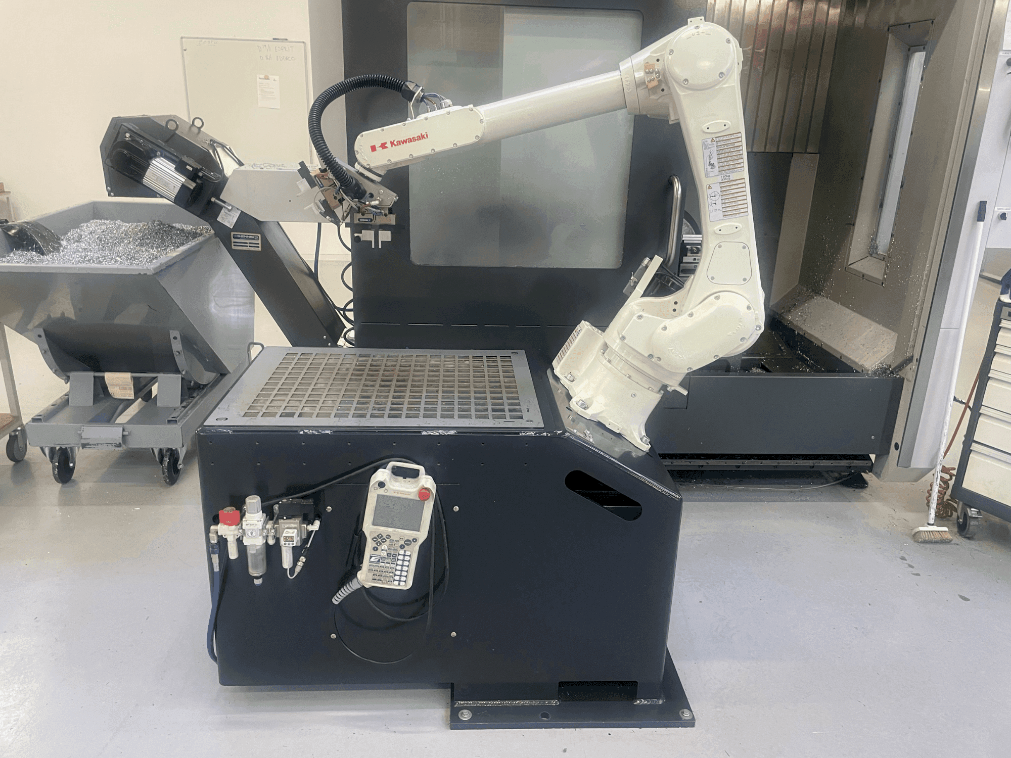 Вид станка Kawasaki RS006L спереди