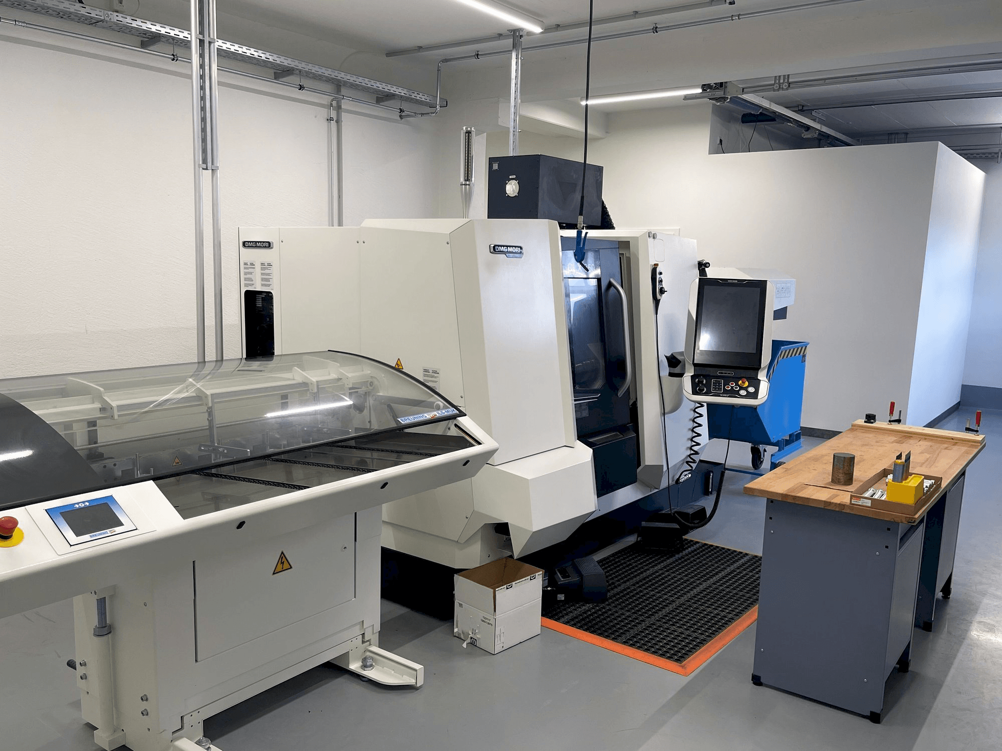 Вид станка DMG Mori Seiki CLX 350 V6 спереди