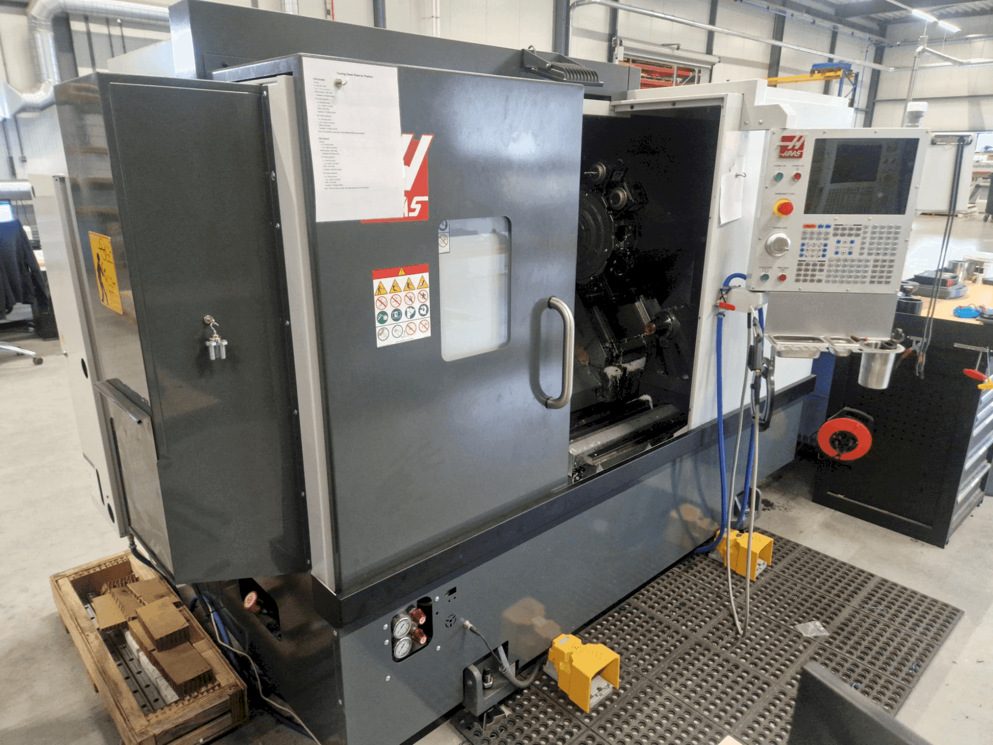 Вид станка HAAS ST-25Y спереди