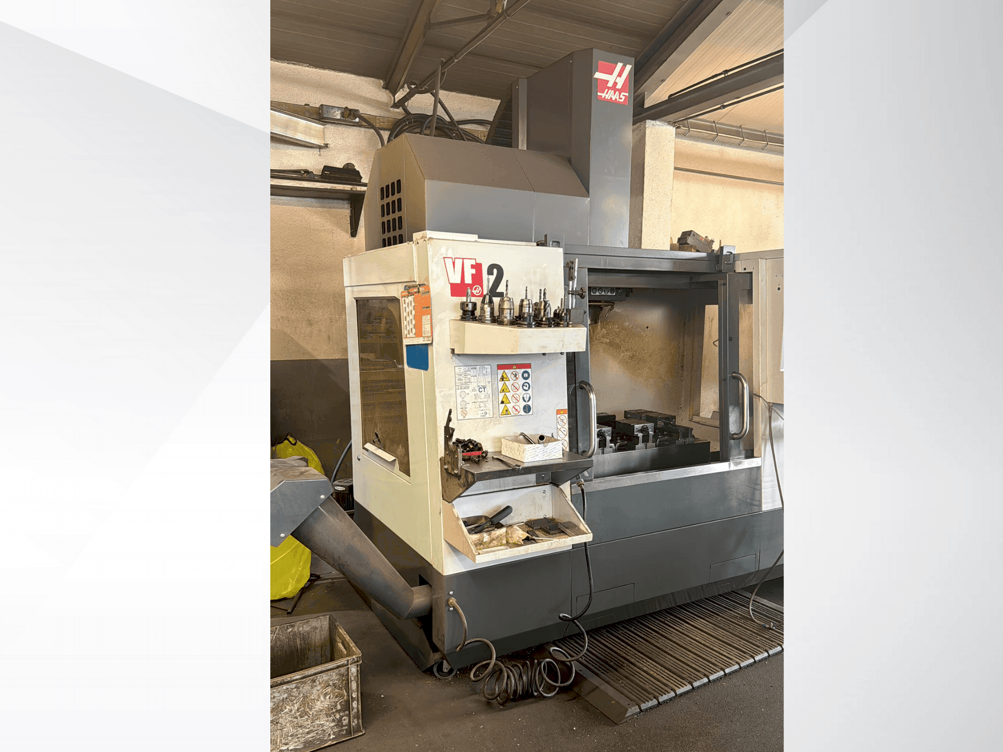 Вид станка HAAS VF2 спереди