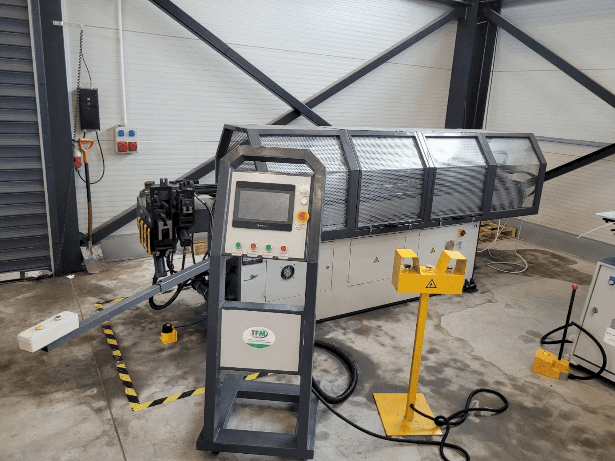 Вид станка TFM GM-SB-38CNC- 2A1S спереди