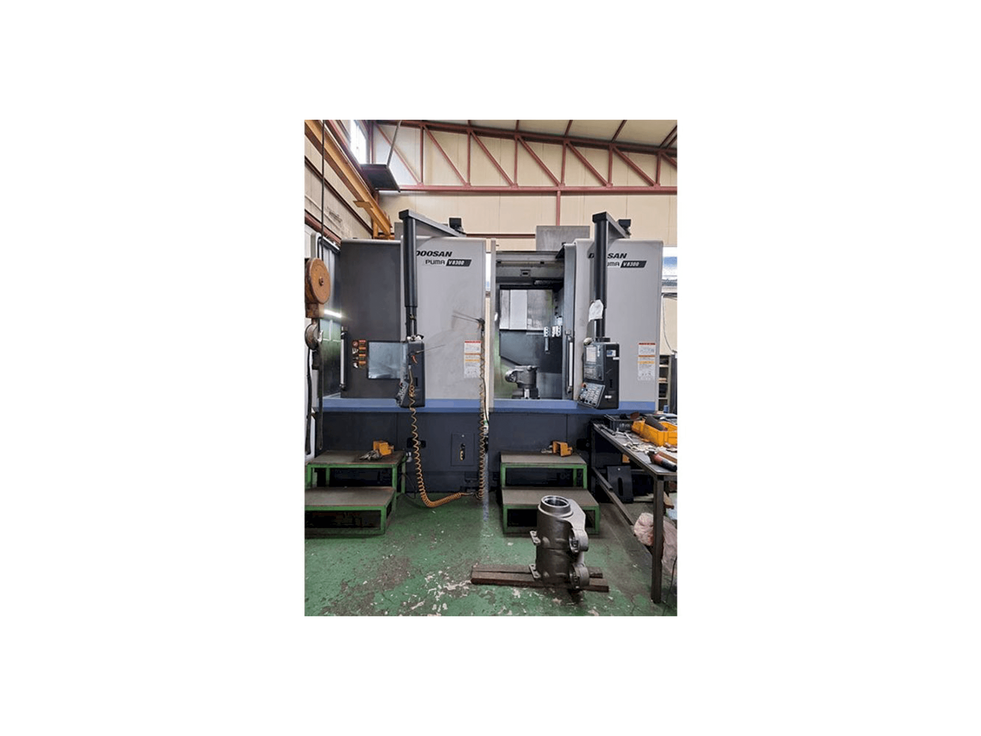 Вид станка Doosan Puma V8300 спереди