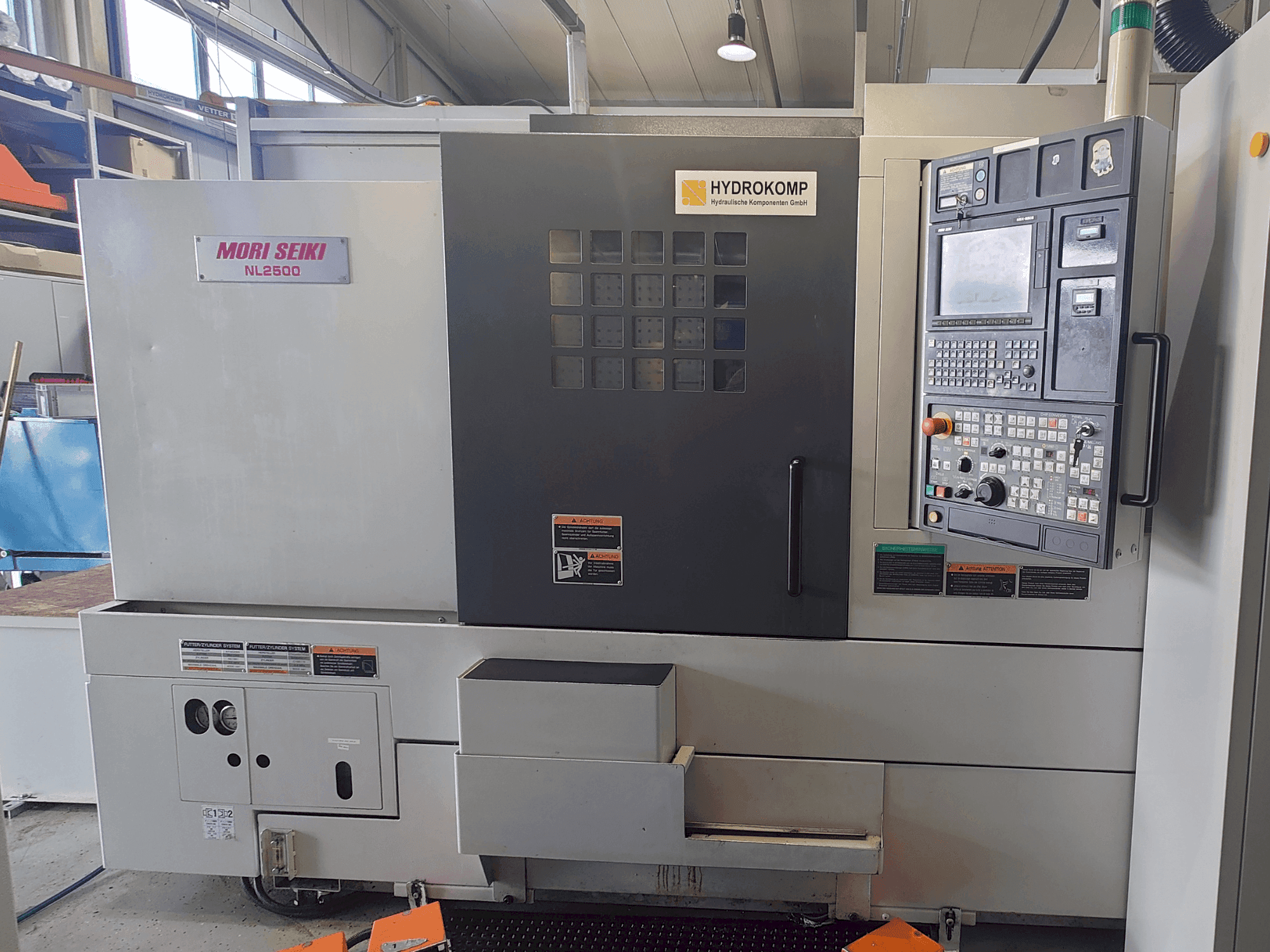 Вид станка DMG Mori Seiki NL2500SY/700 спереди