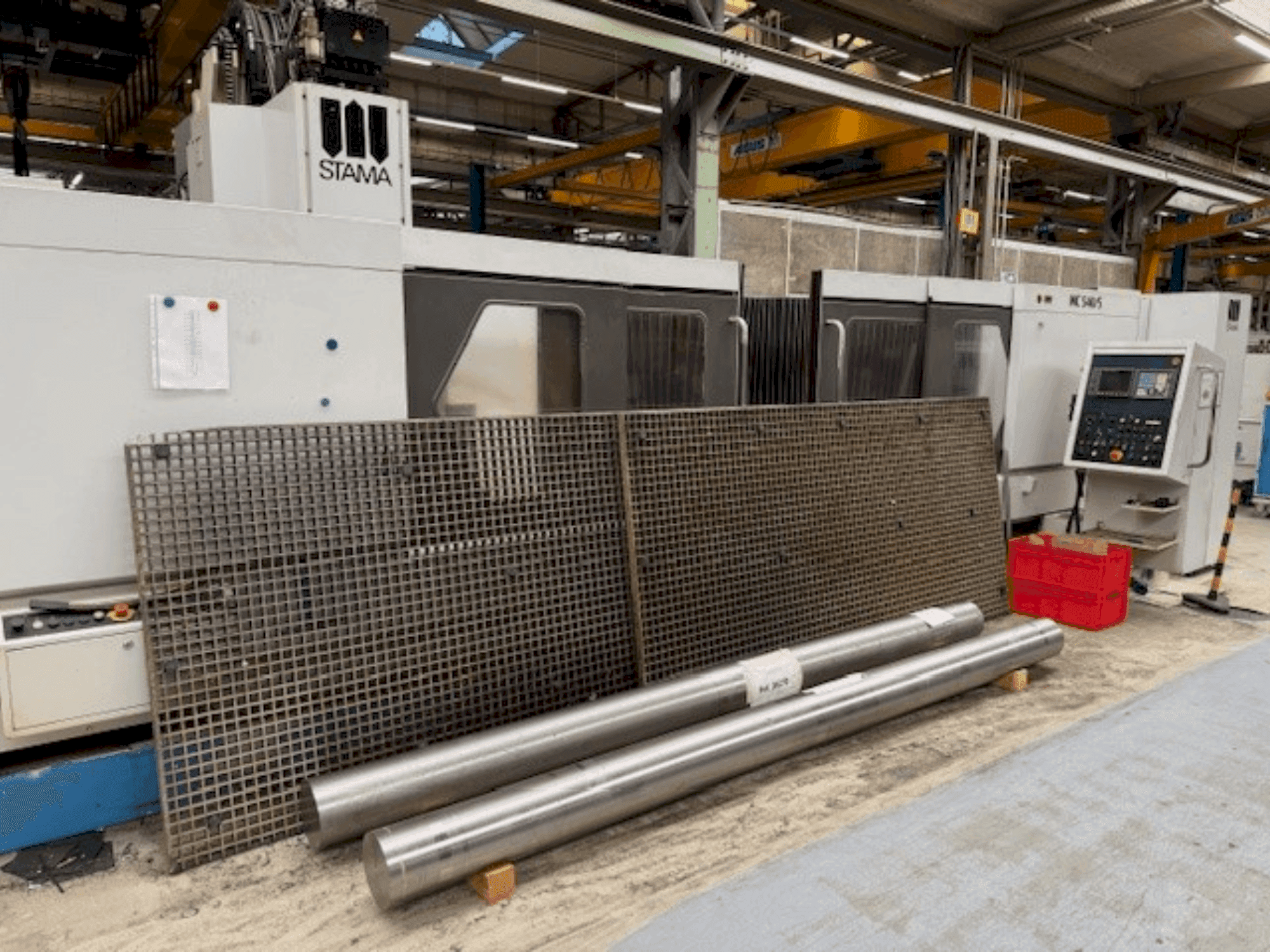 Вид станка STAMA MC 540 спереди