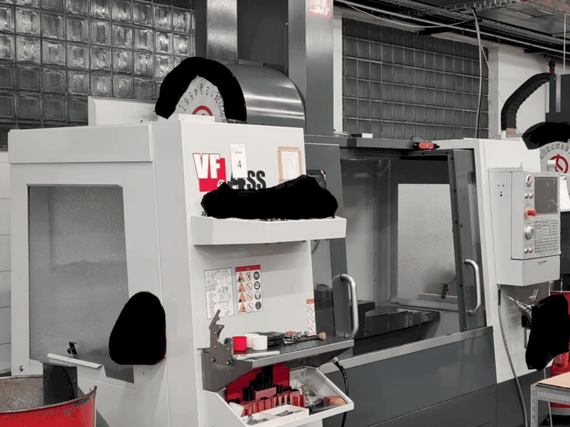 Вид станка HAAS VF-4SS спереди