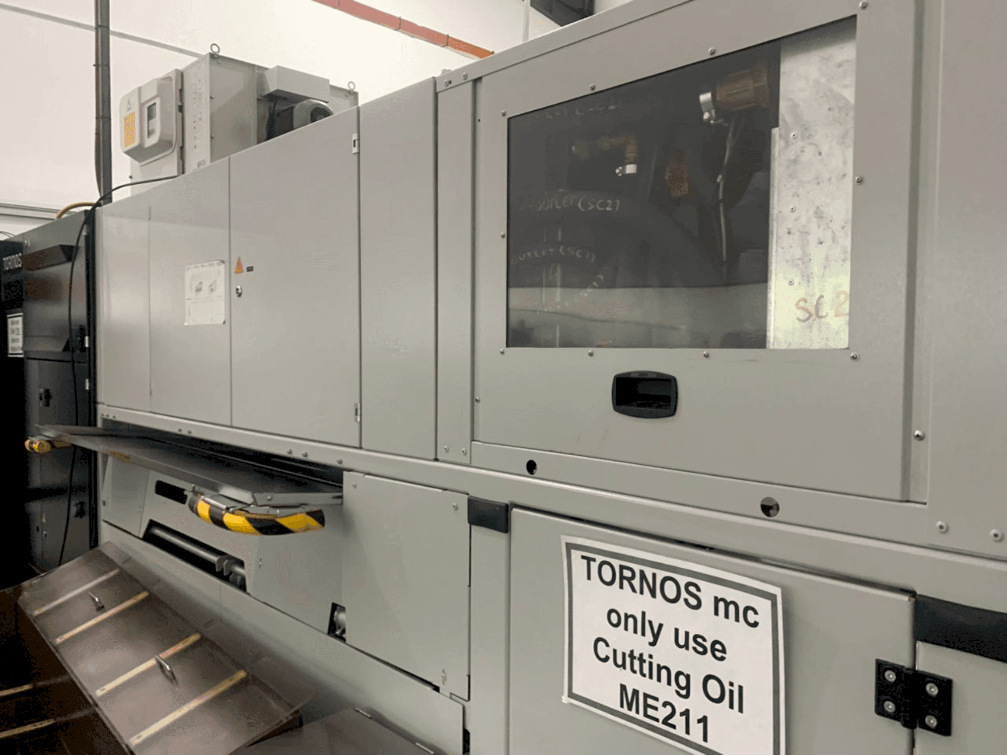 Вид станка TORNOS MultiSwiss 6x16 спереди