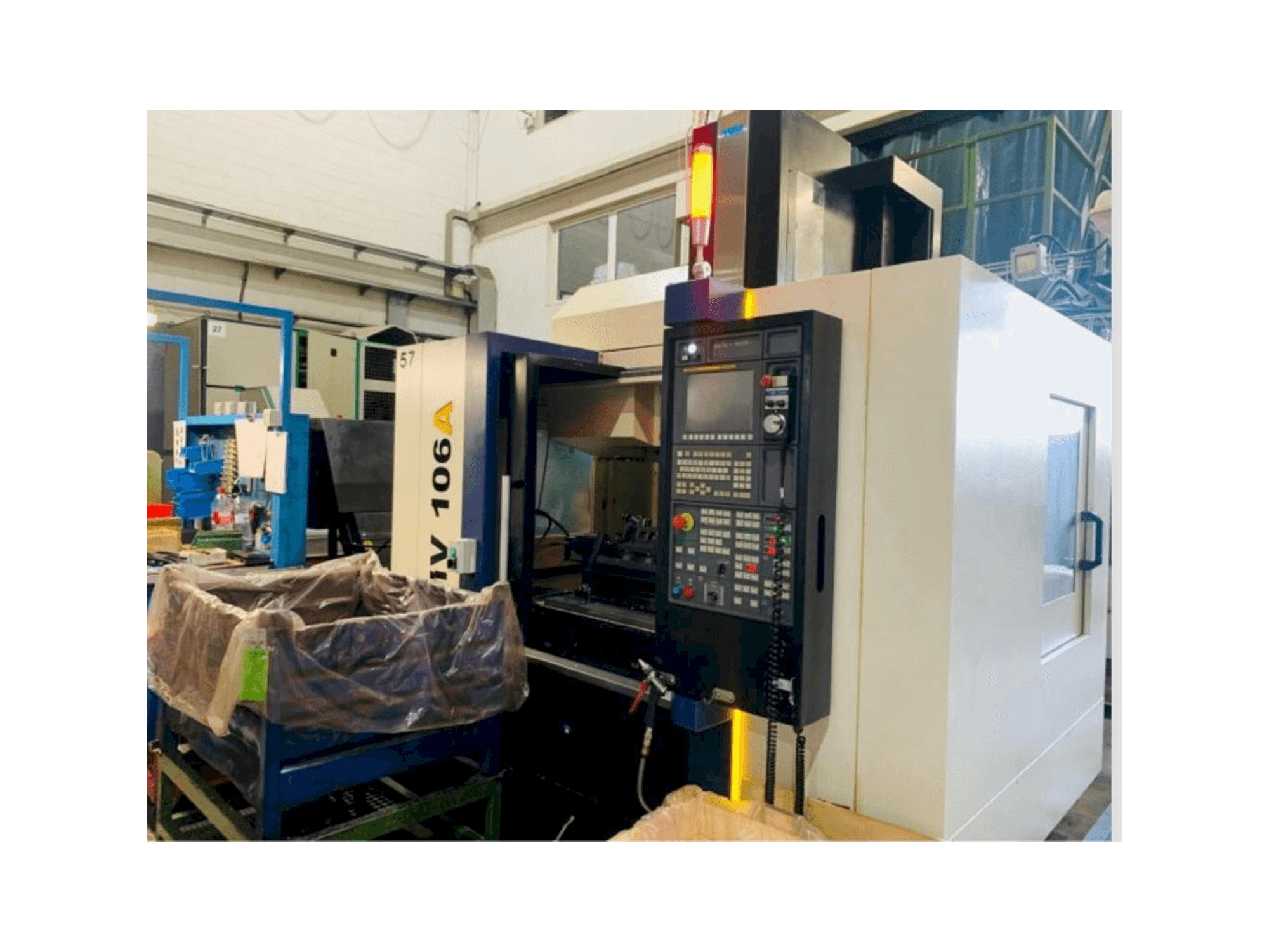 Вид станка YCM NMV106A спереди