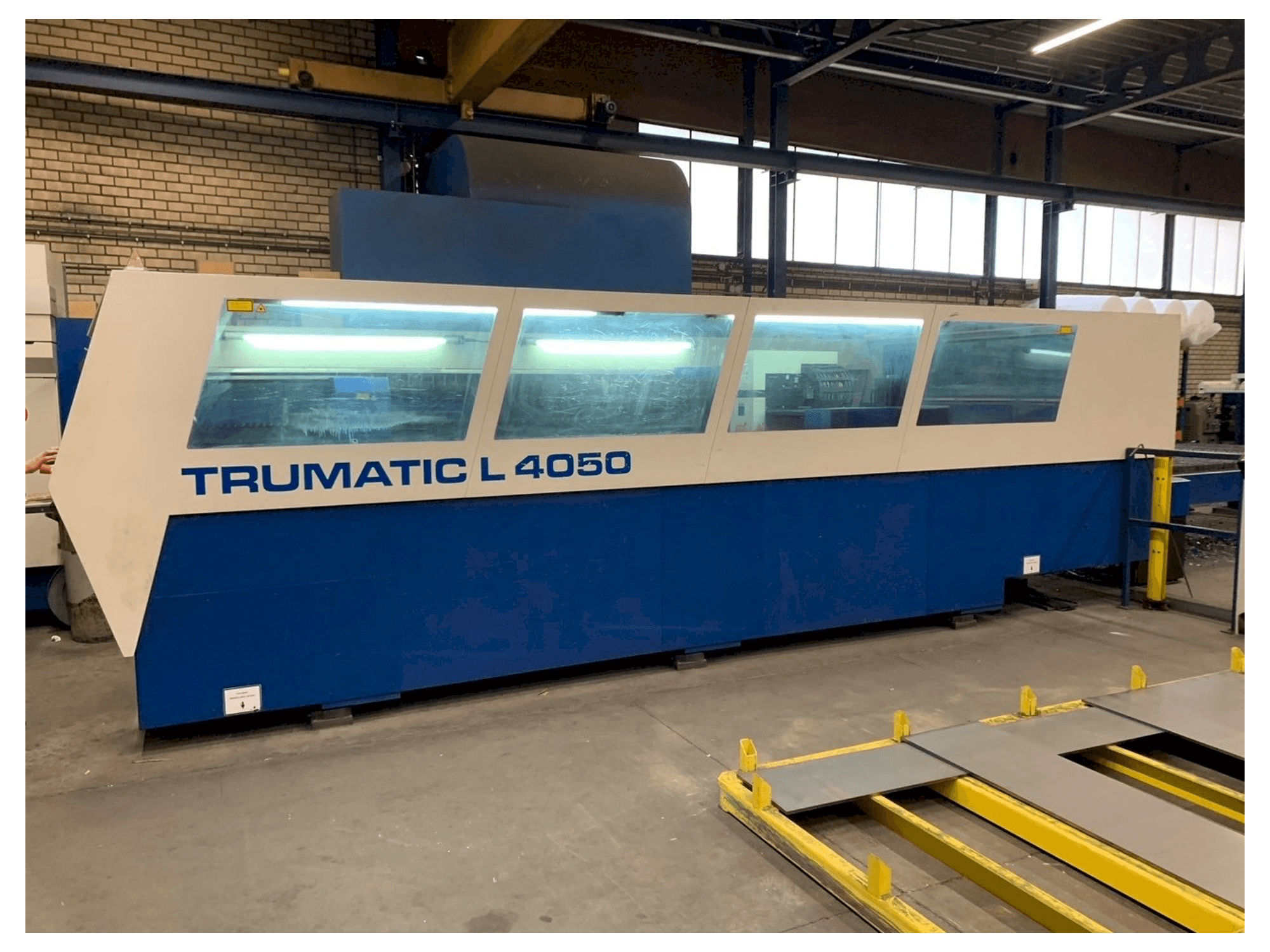 Вид станка Trumpf Trumatic L4050 5kW CO2 + Liftmaster спереди