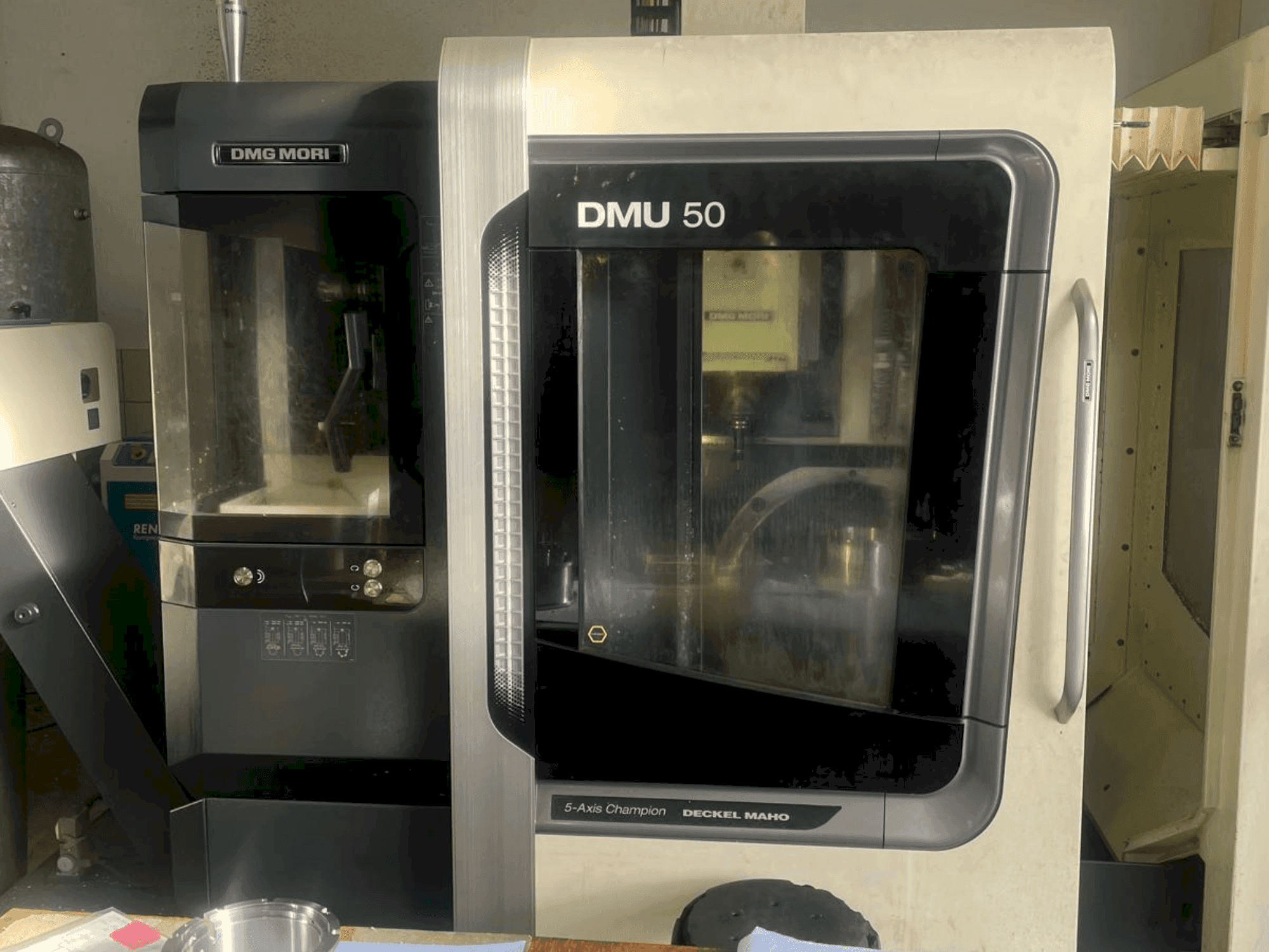 Вид станка DMG MORI DMU 50 спереди