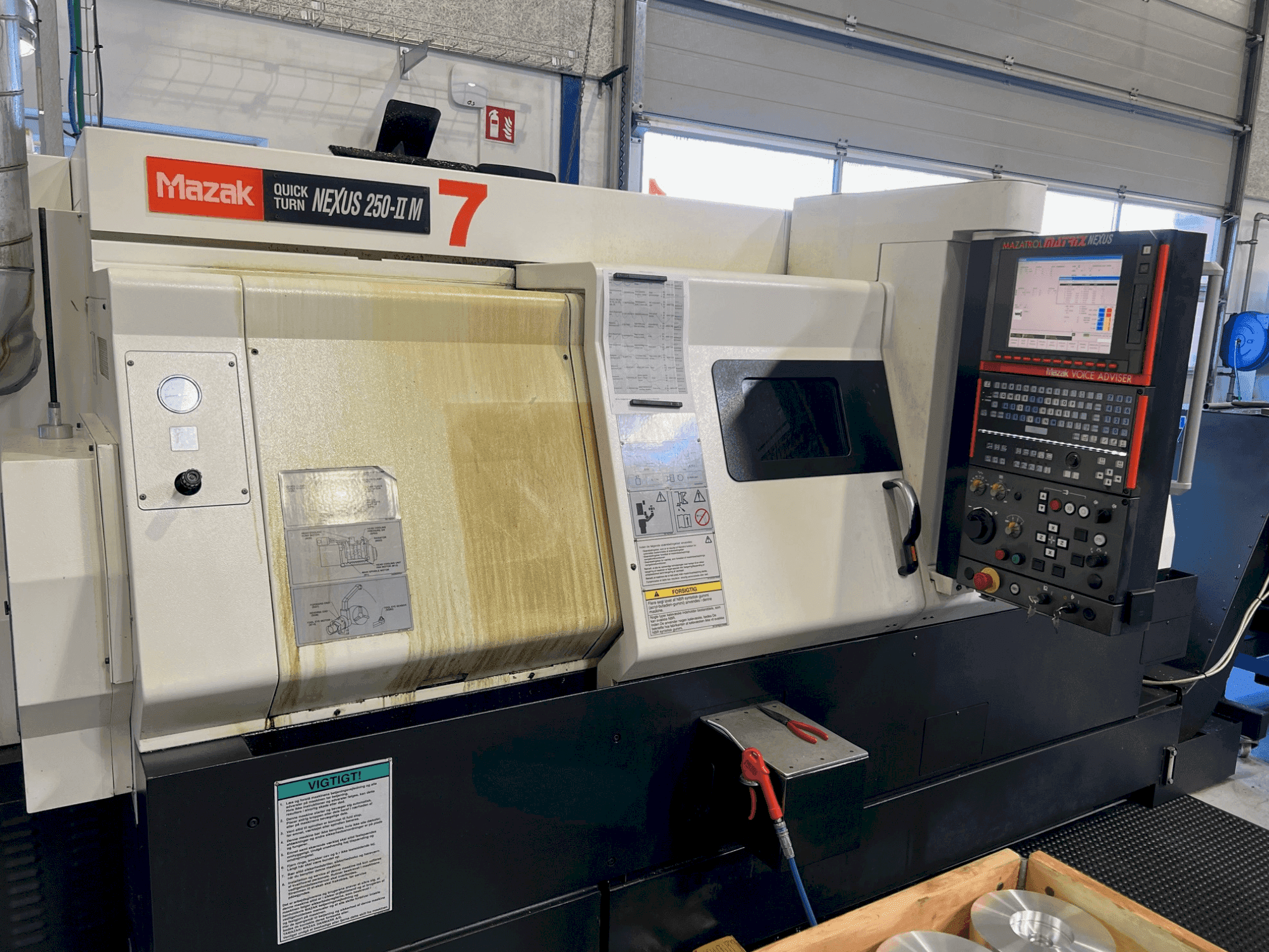 Вид станка Mazak QTN 250-II M спереди