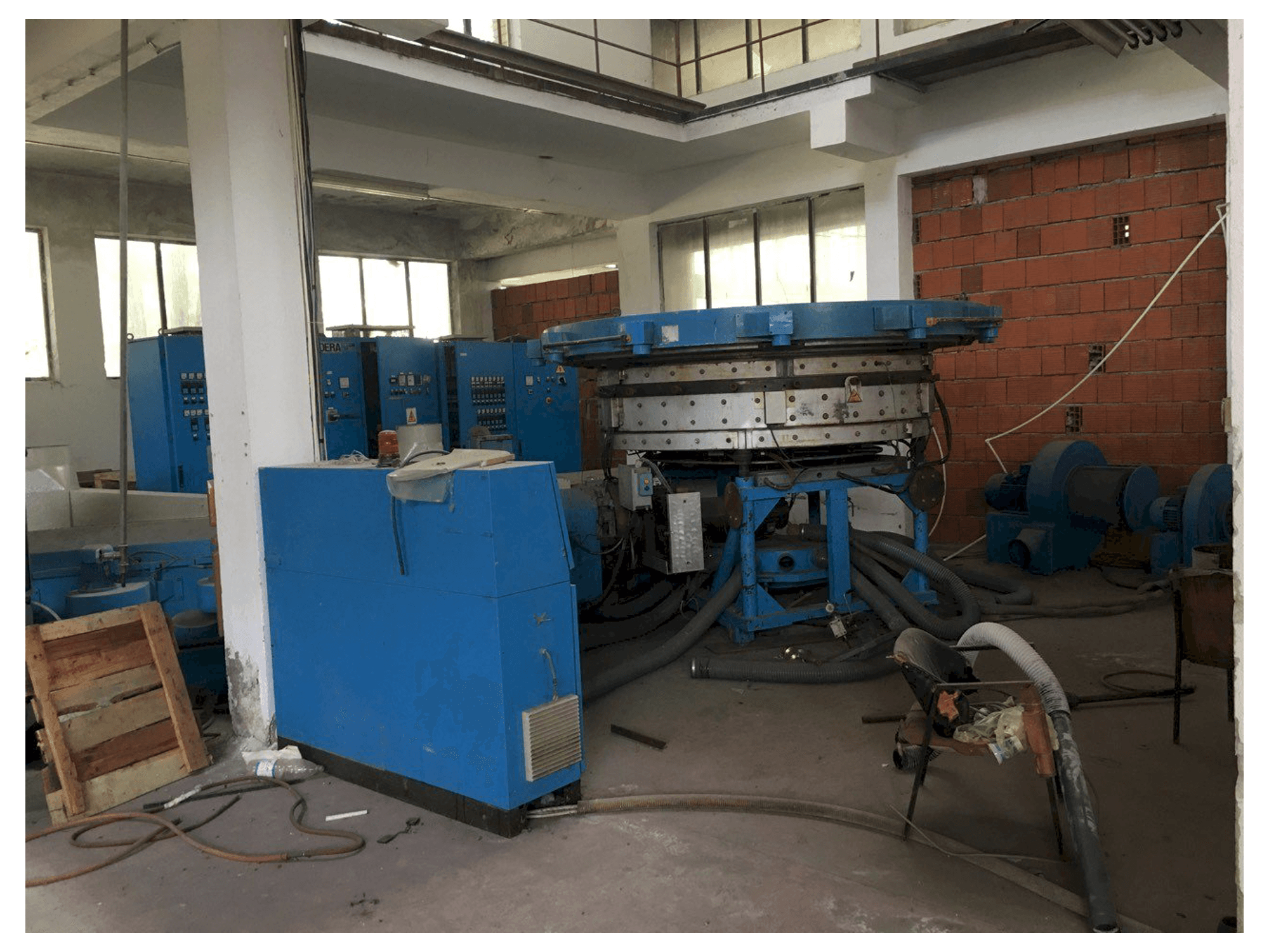 Вид станка BANDERA Blow Film Extruder спереди