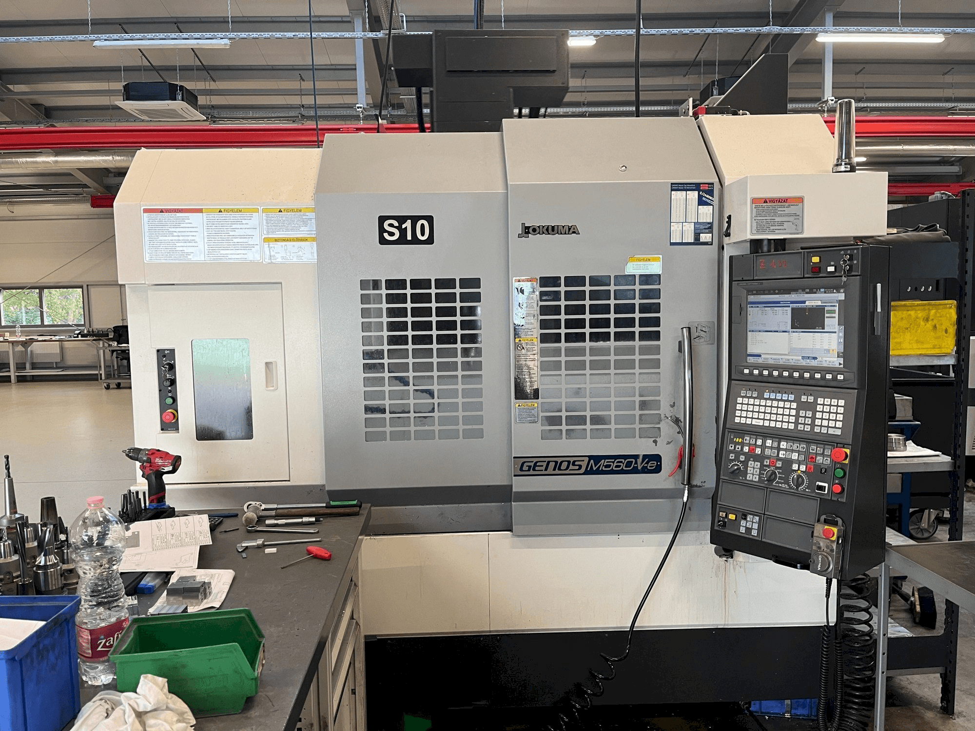Вид станка Okuma GENOS M560R спереди