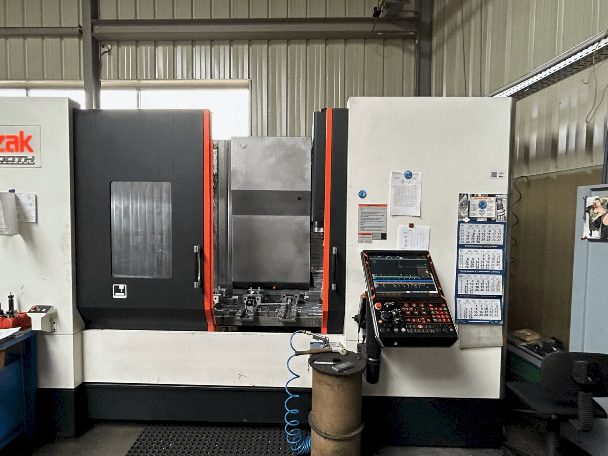 Вид станка Mazak VTC 530C спереди