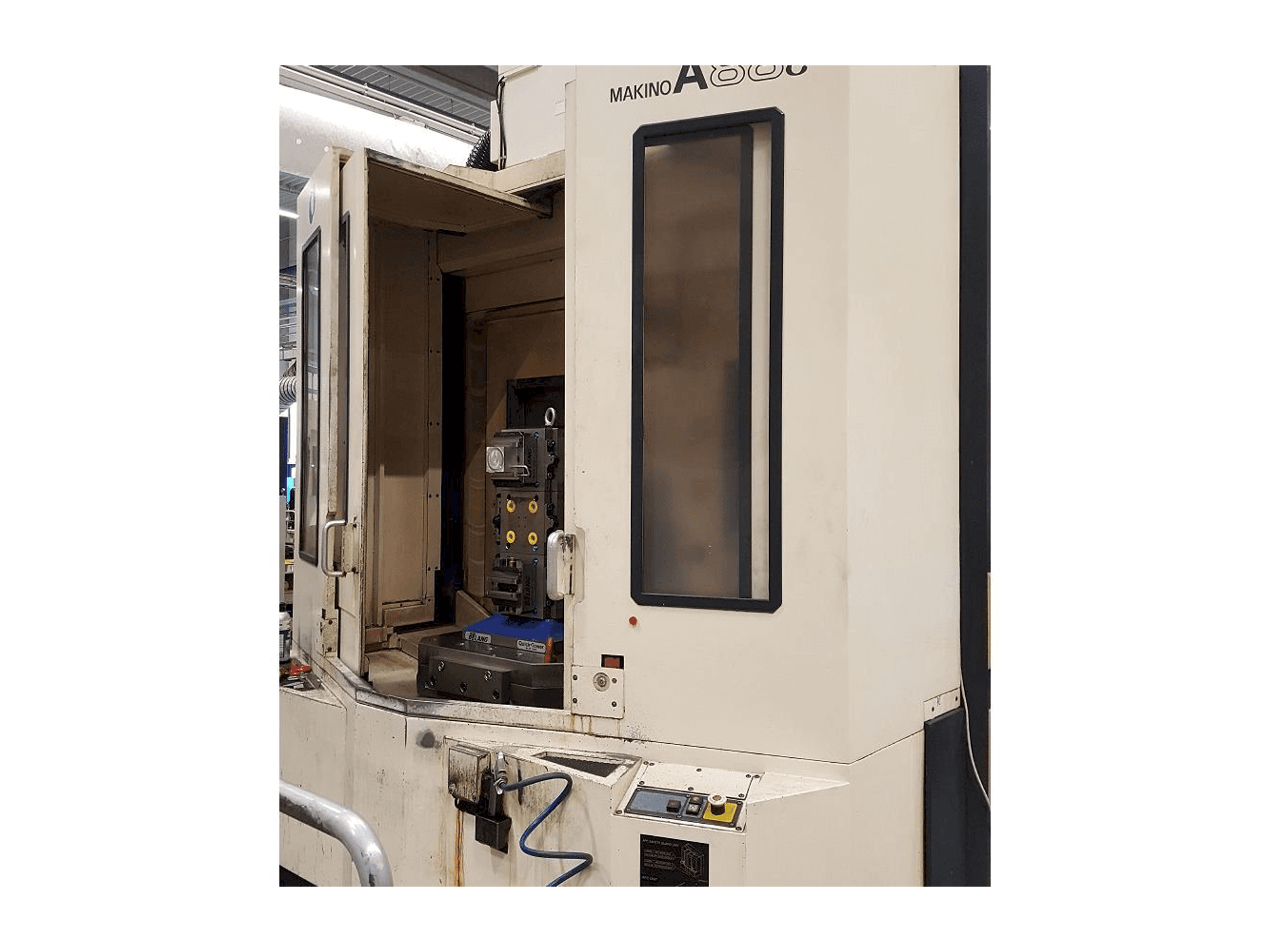 Вид станка Makino A88E спереди