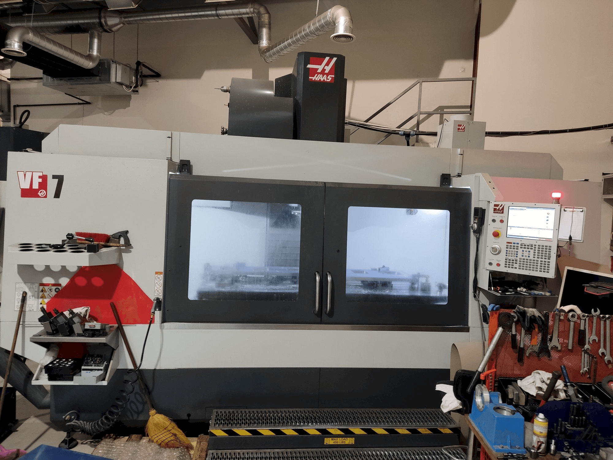 Вид станка HAAS VF-7 спереди