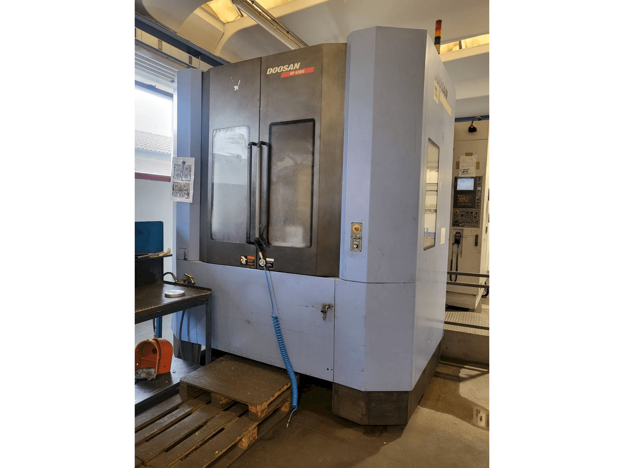 Вид станка Doosan HP 6300 спереди