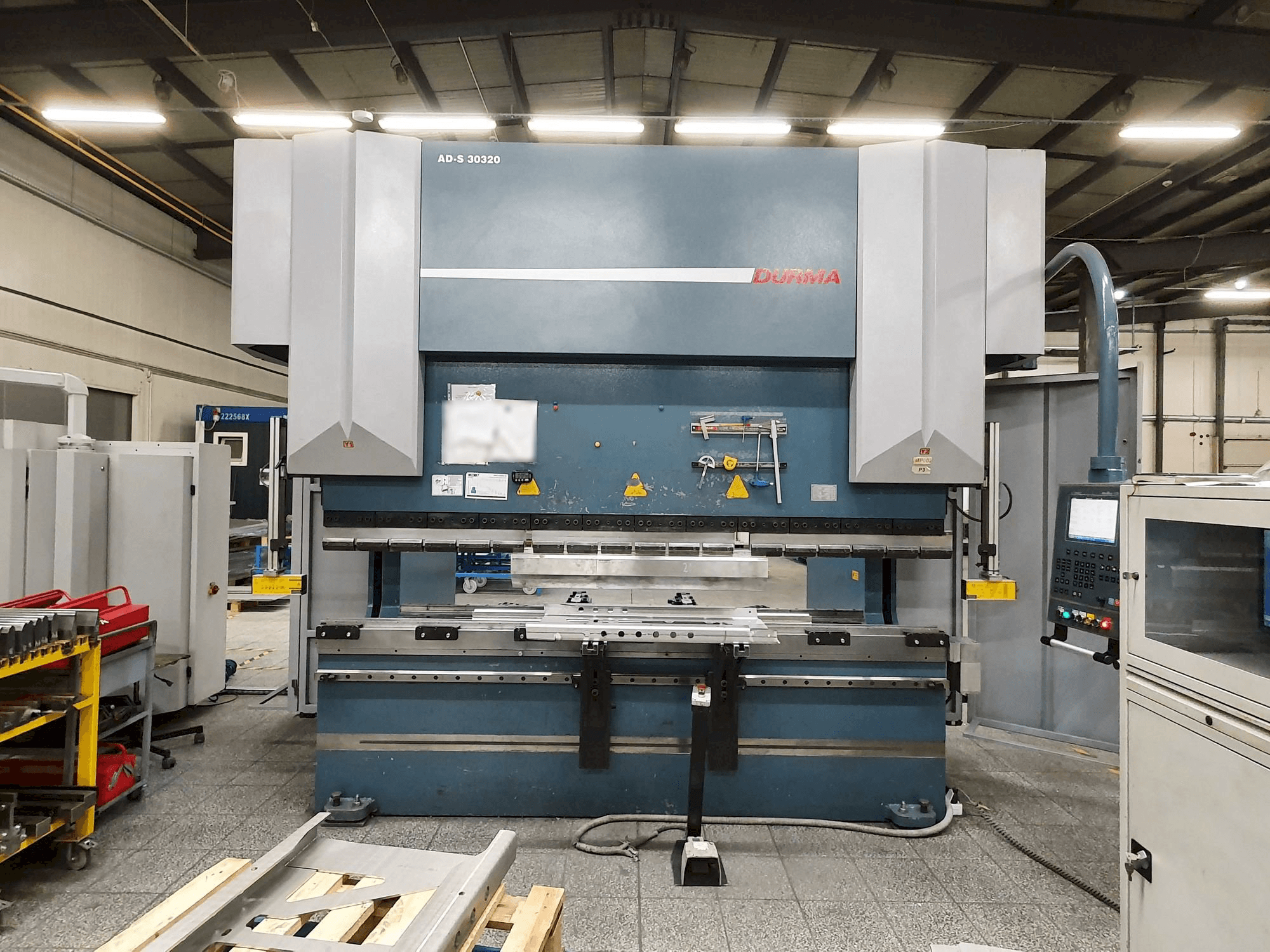 Вид станка Durma AD-S 30320 спереди