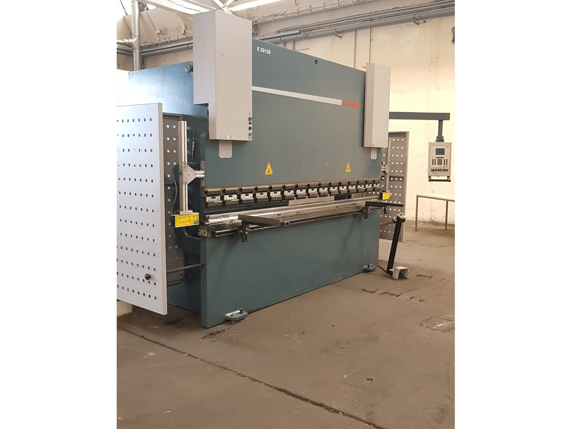 Вид станка Dumazlar E 30120 спереди