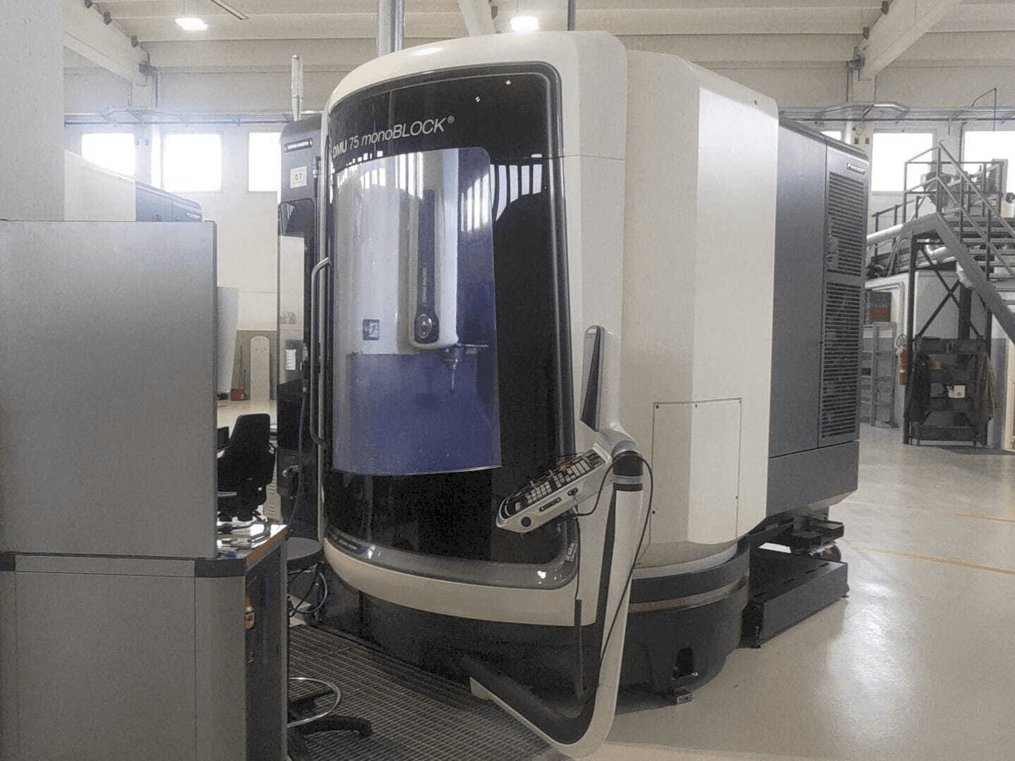Вид станка DMG MORI DMU 75 monoBLOCK спереди