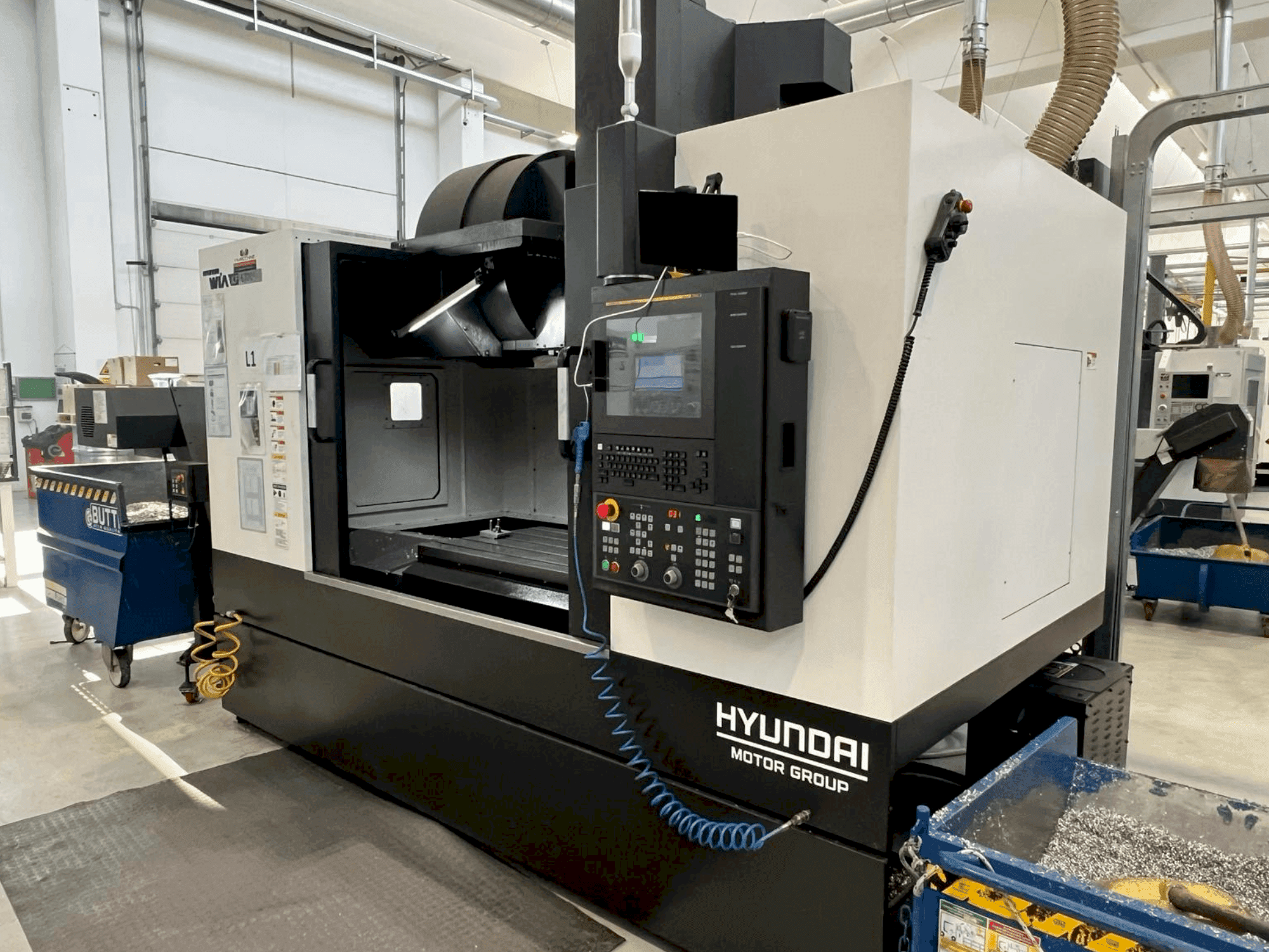 Вид станка Hyundai KF6700II спереди