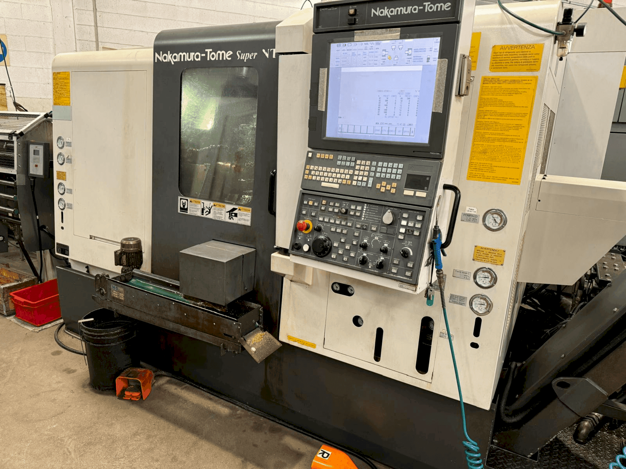 Вид станка NAKAMURA Super NTY3-100 спереди