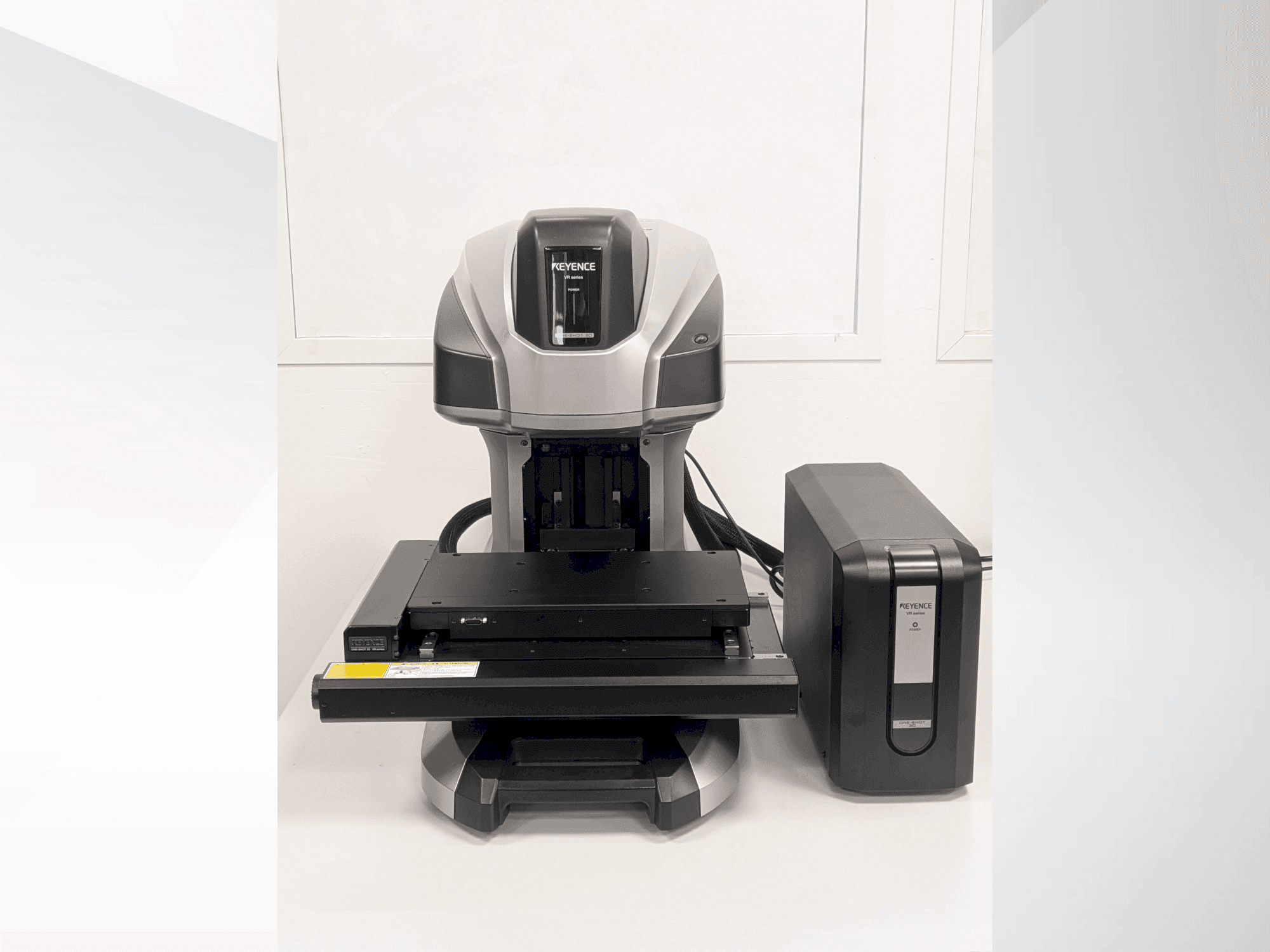 Вид станка KEYENCE VR-6200 спереди