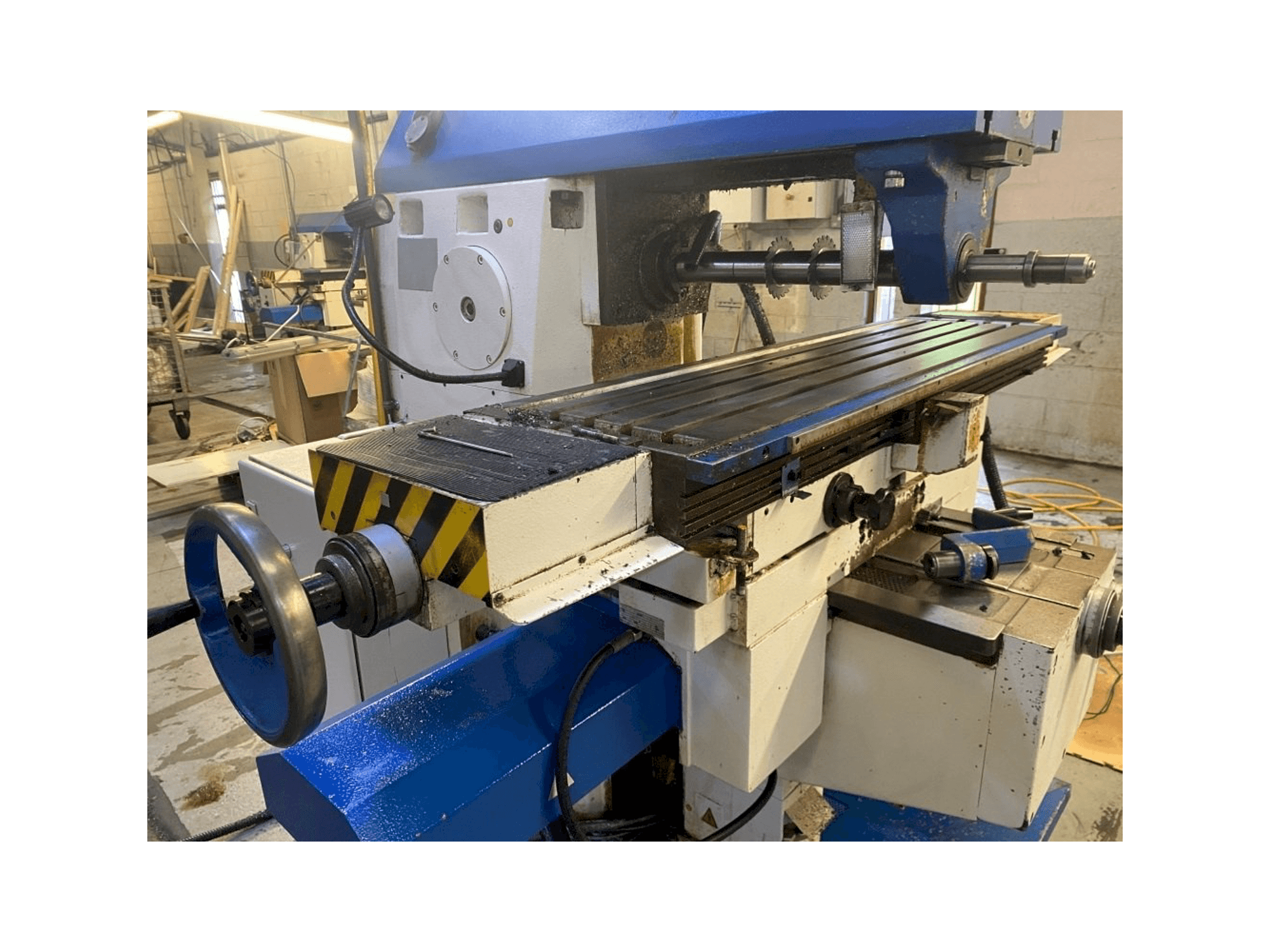 Вид станка TOS Olomouc FGU 32 спереди