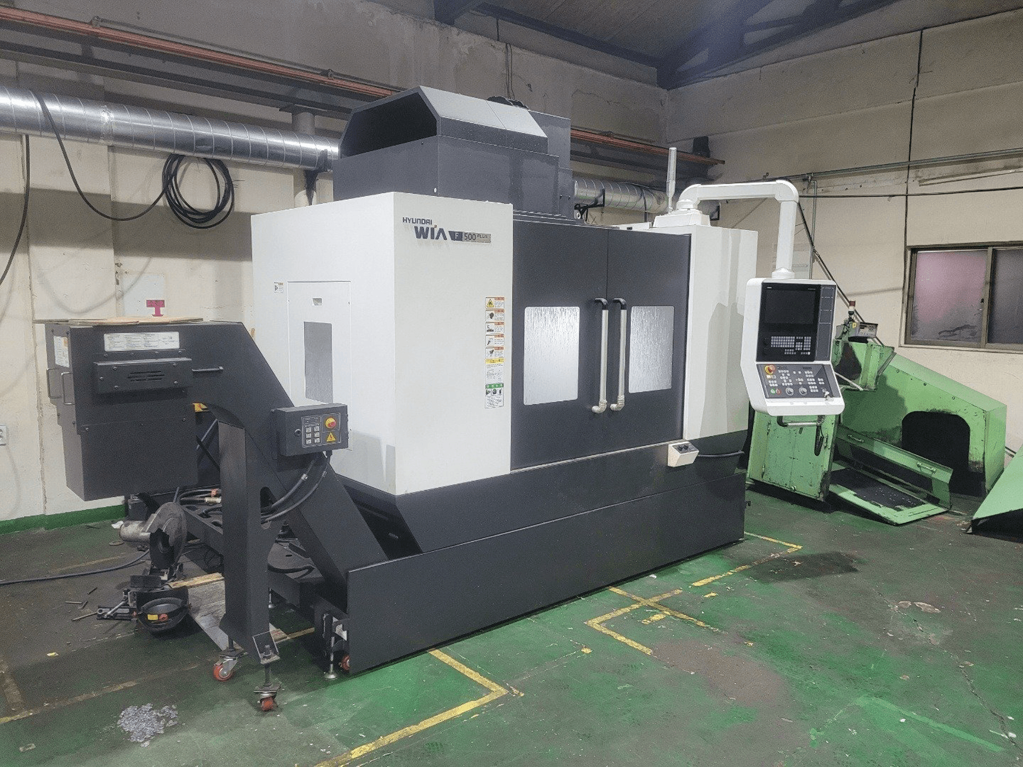 Вид станка Hyundai Wia F500 PLUS спереди