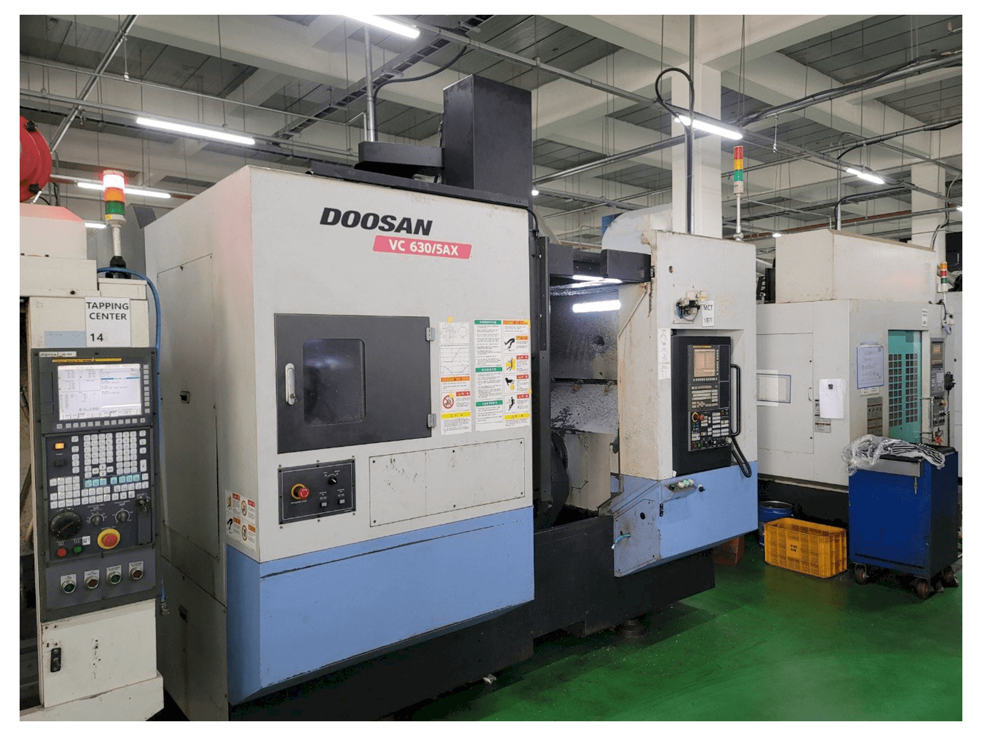 Вид станка Doosan VC 630/5AX спереди