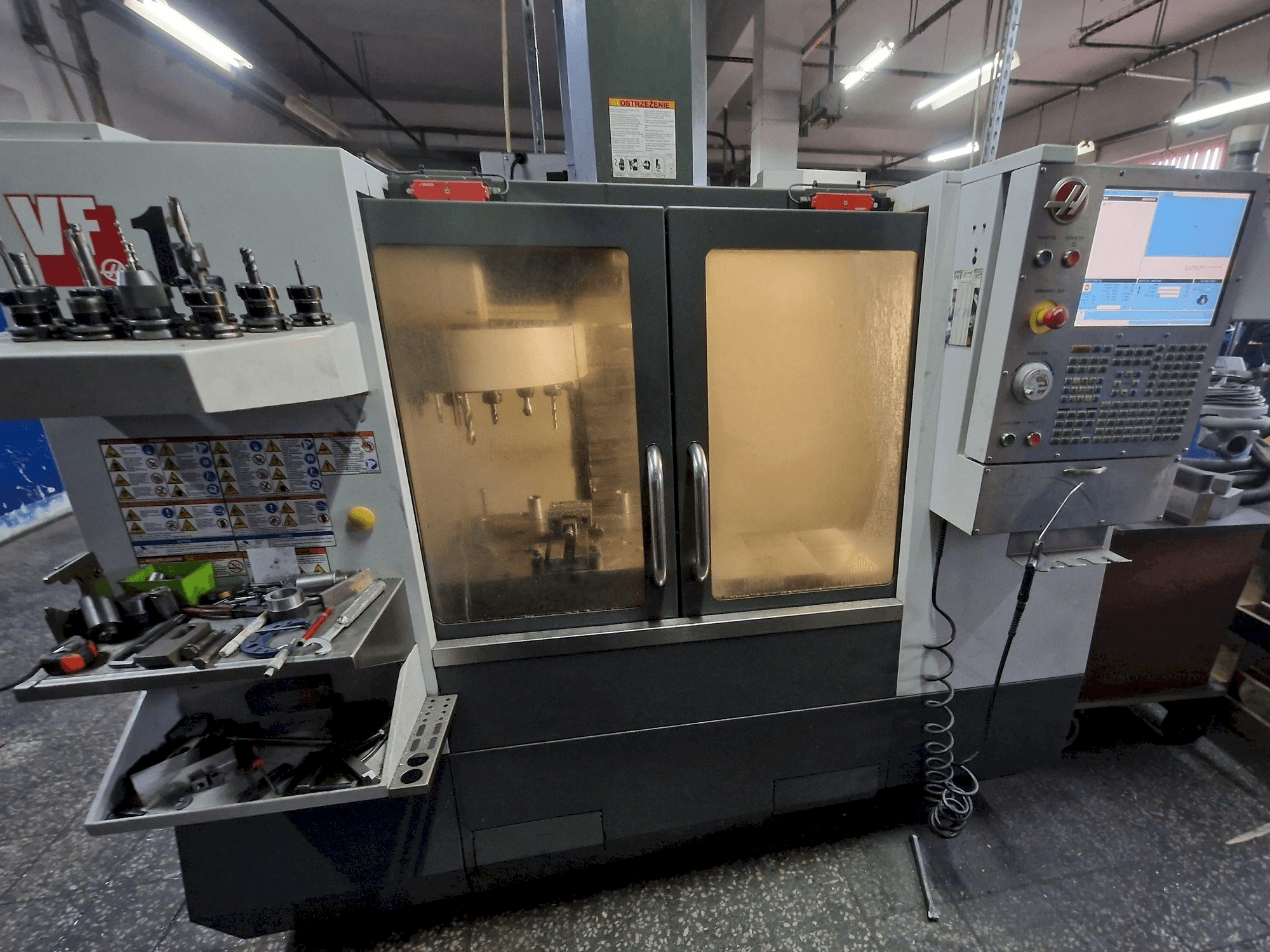 Вид станка HAAS VF-1 спереди