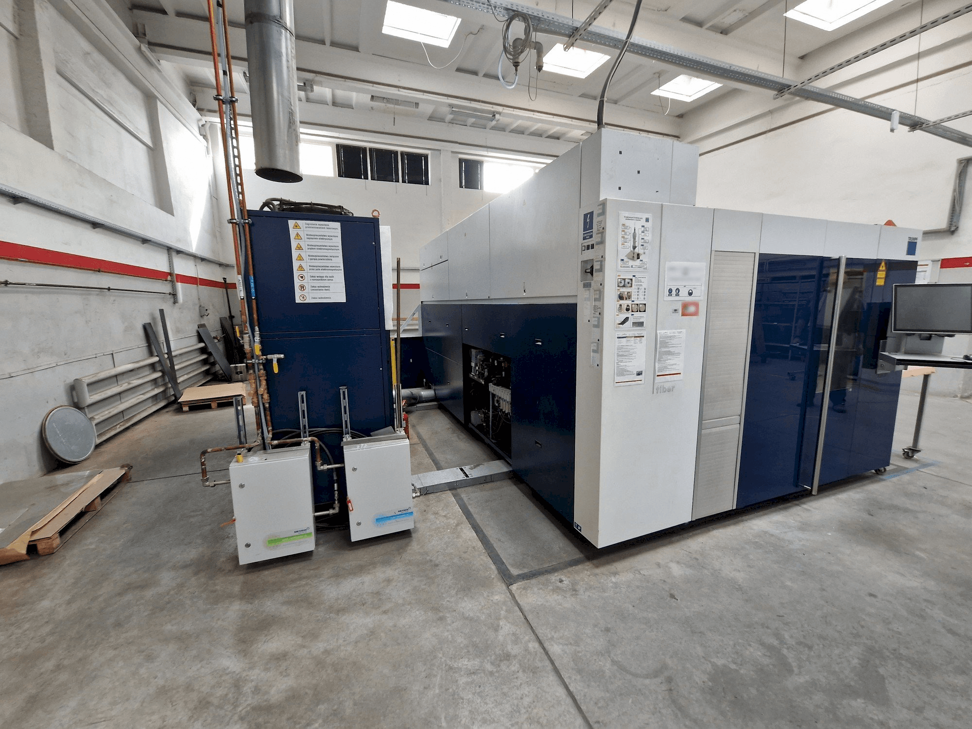 Вид станка Trumpf TruLaser 3030 Fiber спереди