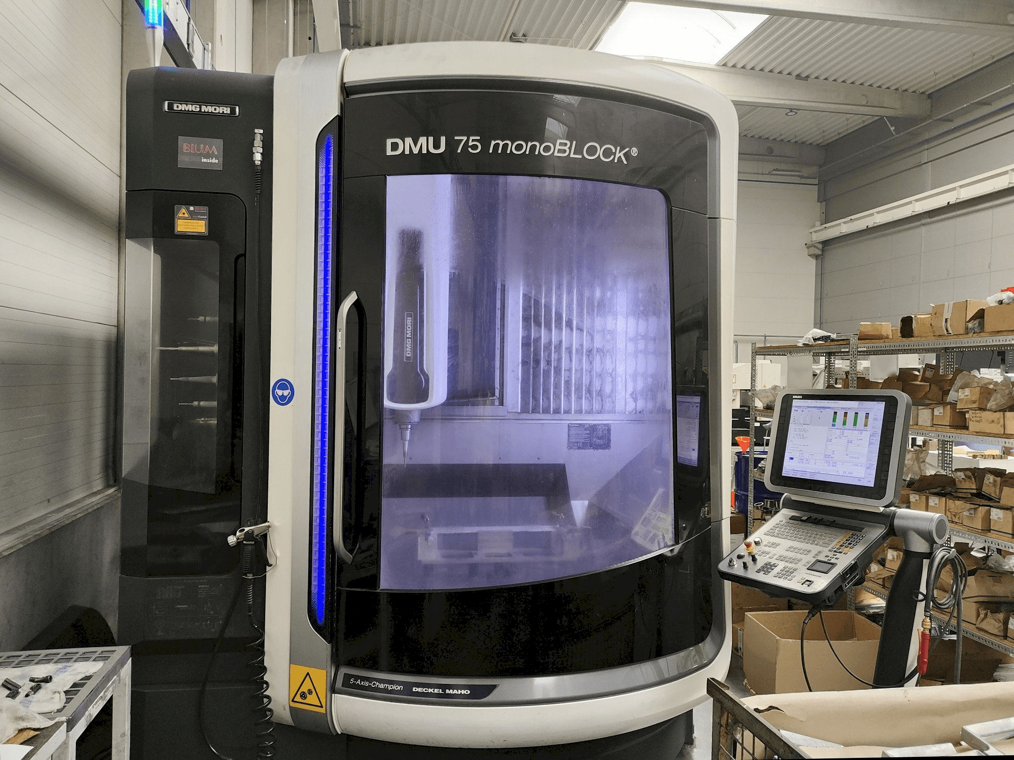 Вид станка DMG MORI DMU 75 monoBLOCK спереди