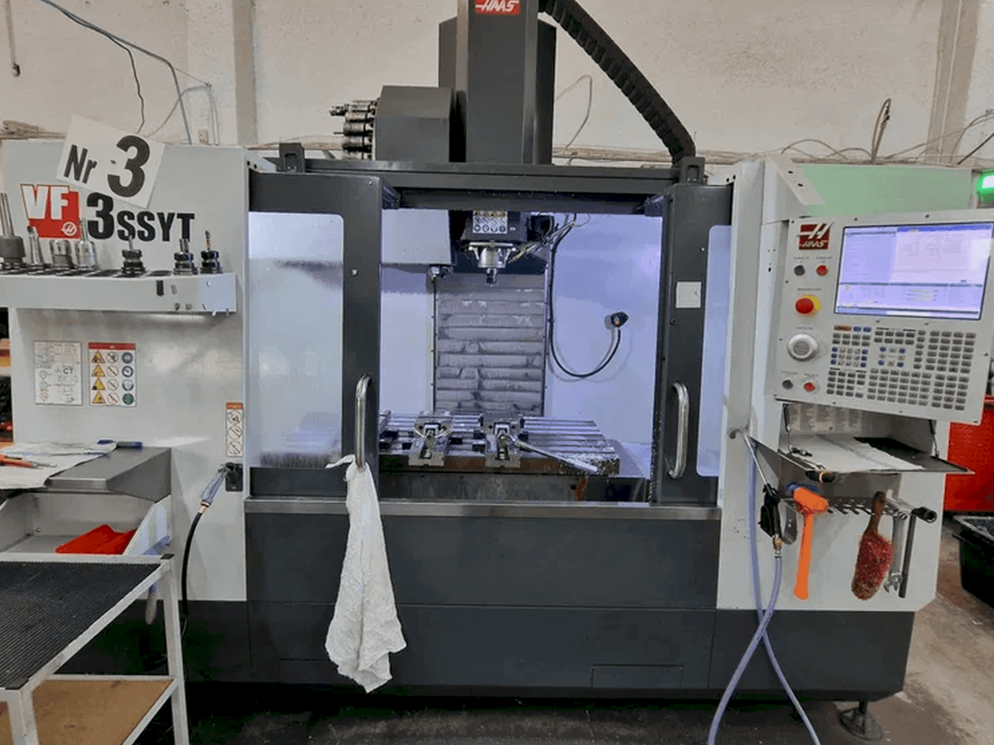 Вид станка HAAS VF-3 SSYT спереди