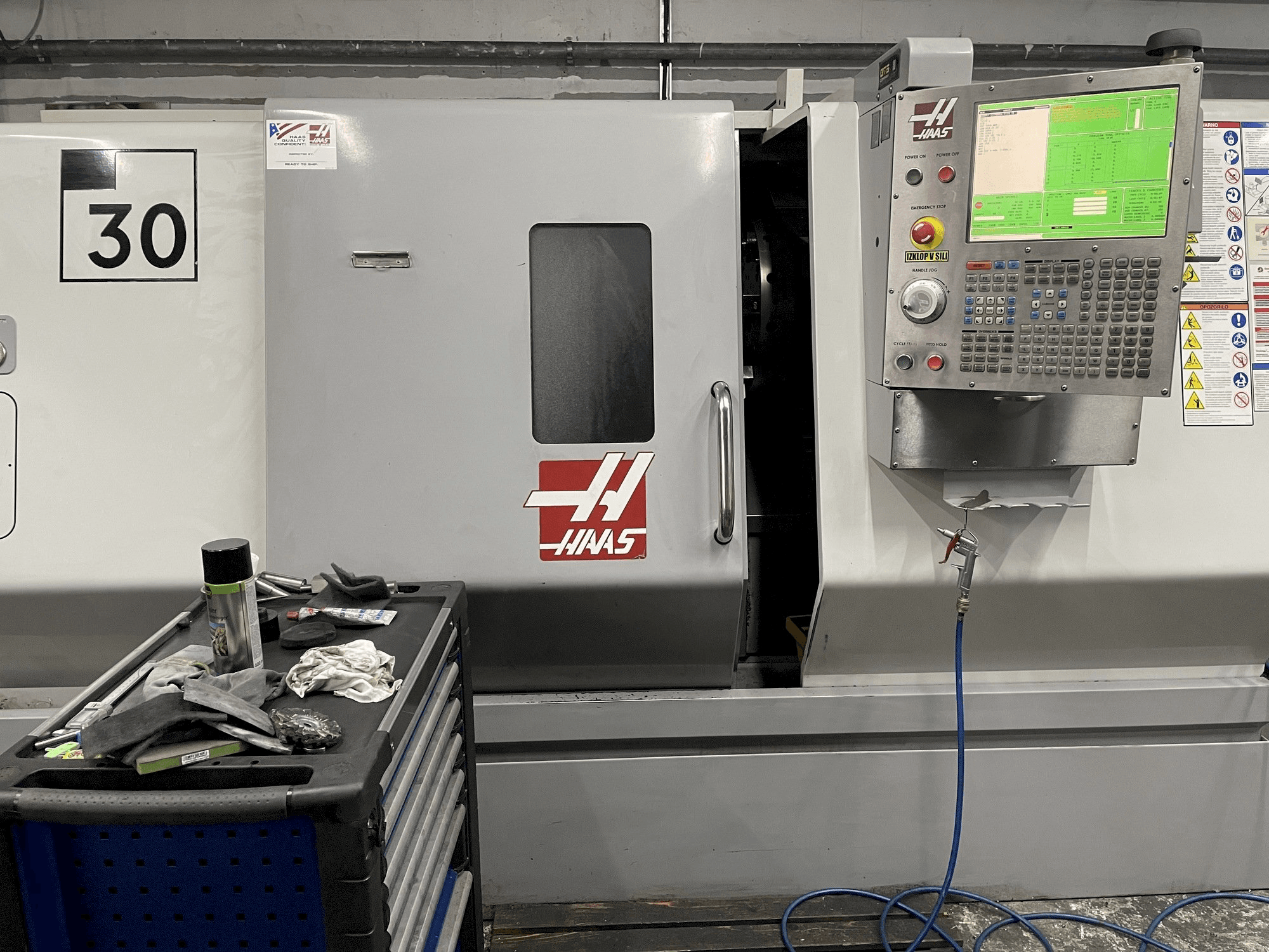 Вид станка HAAS SL-30 спереди