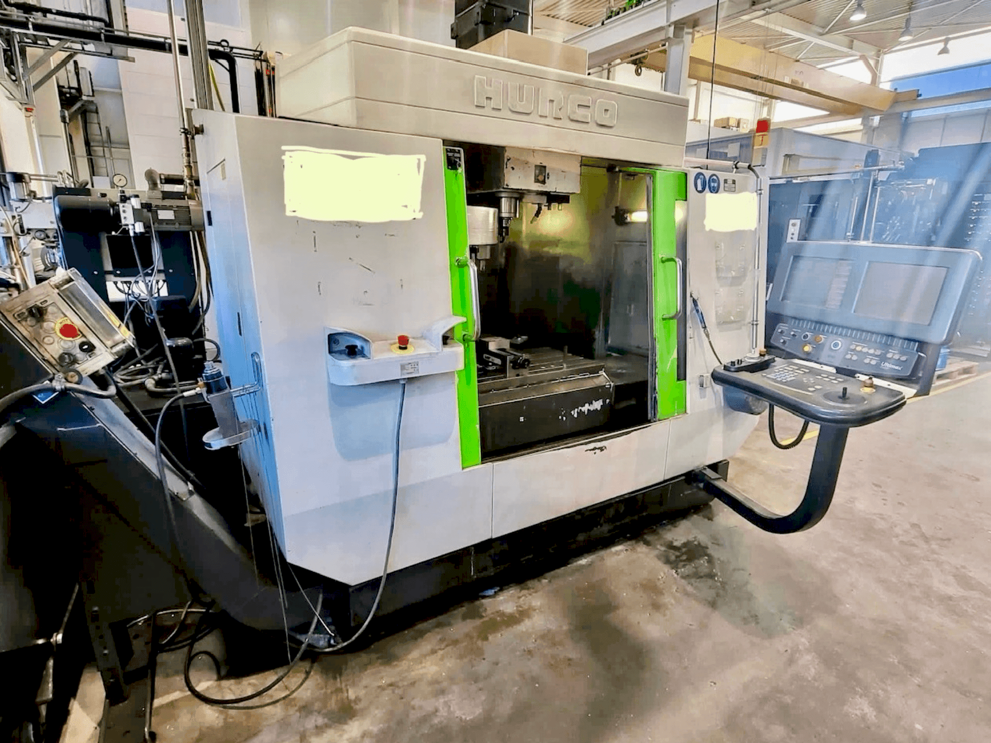 Вид станка Hurco BCM4020 спереди