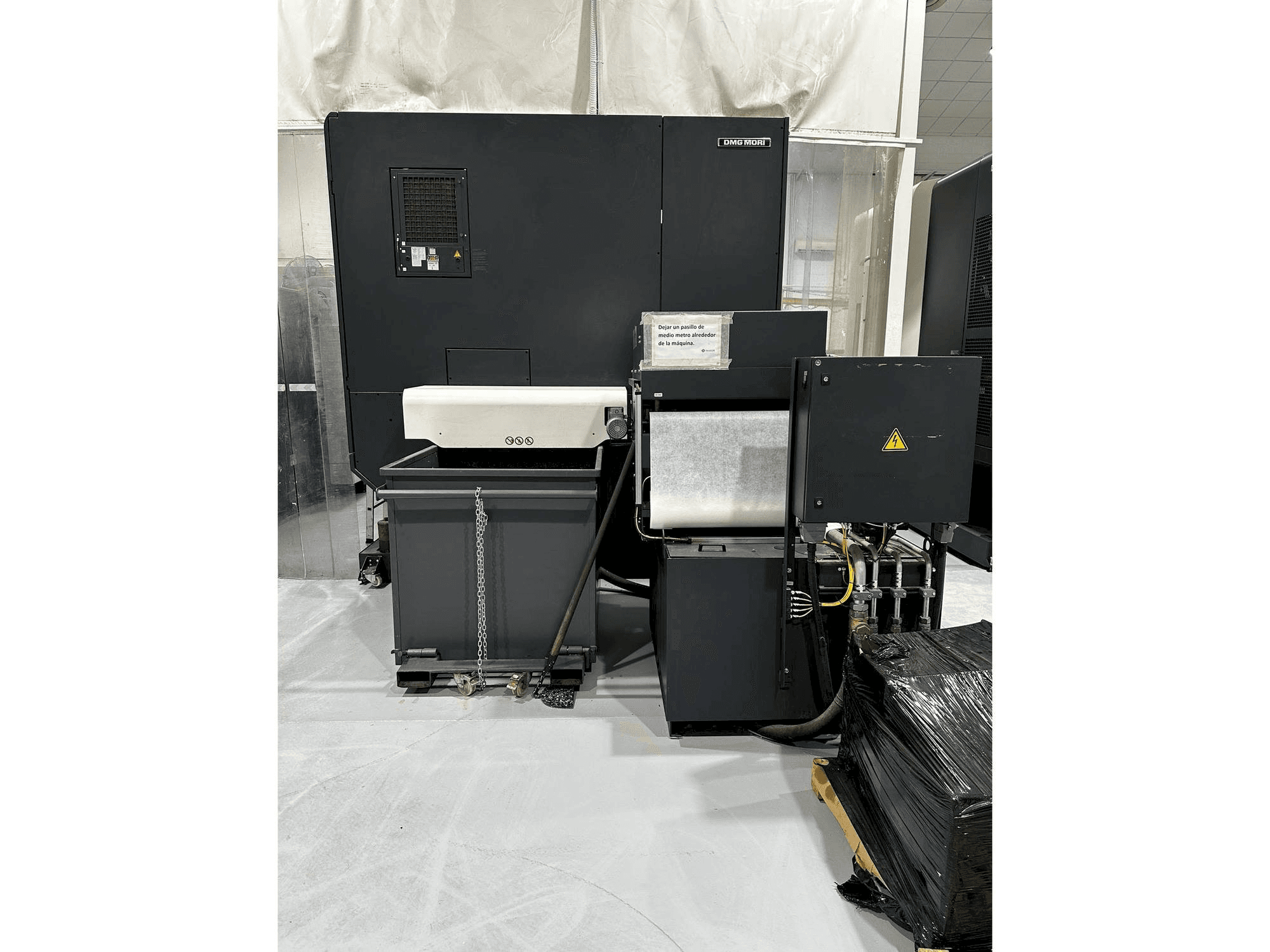 Вид станка DMG MORI DMU 95 monoBLOCK сзади