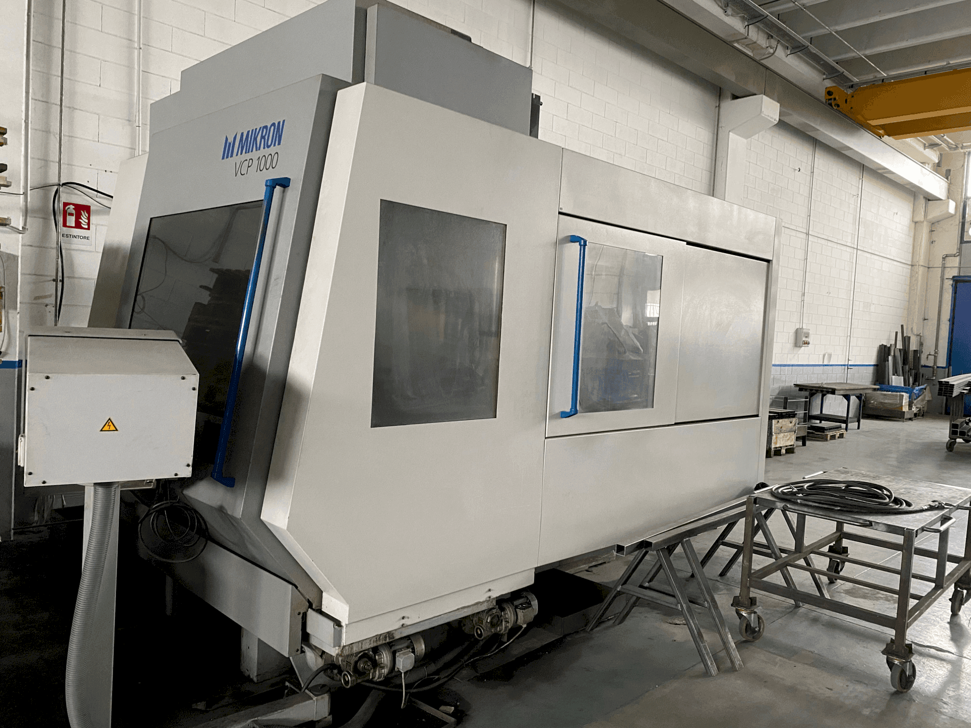 Вид станка MIKRON VCP 1000 спереди