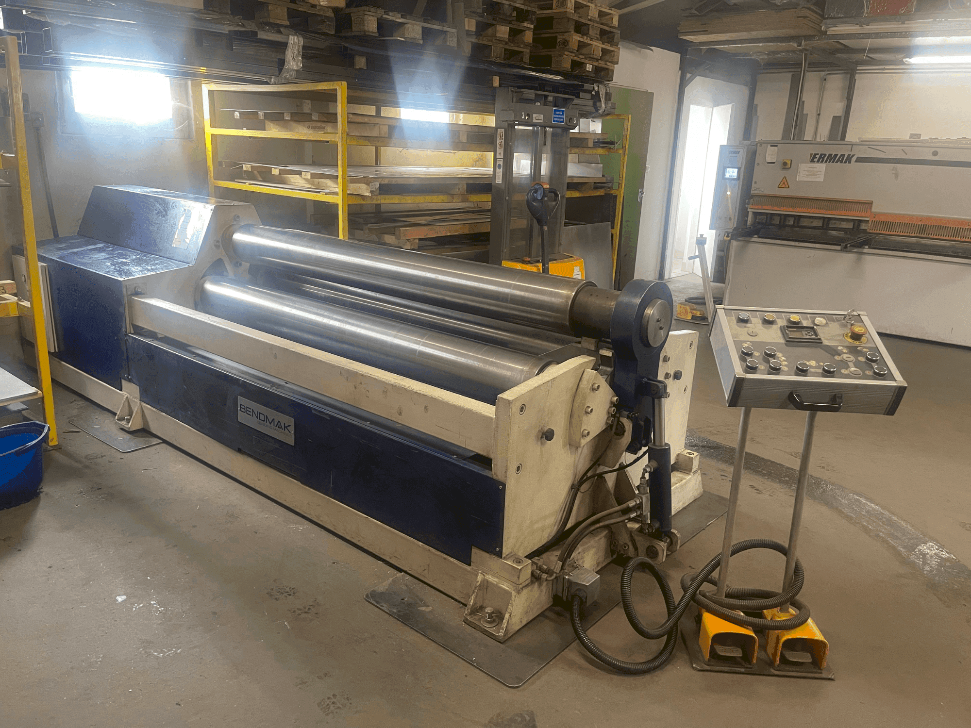 Вид станка BENDMAK CY3R-HS 20/08 спереди