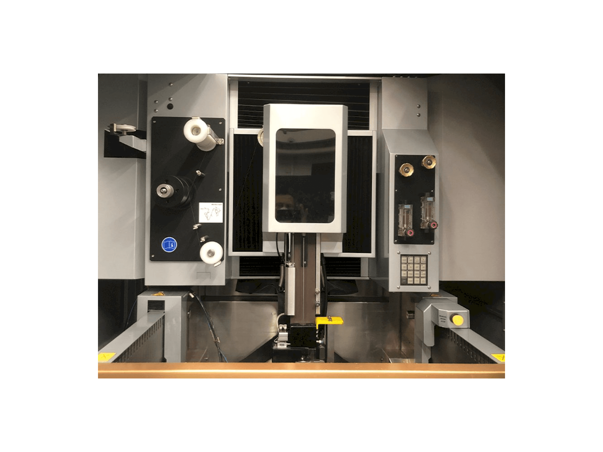 Вид станка EROWA Robot Compact 80 спереди