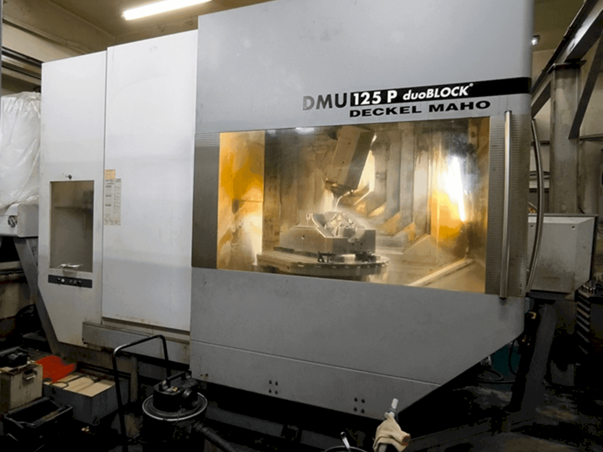 Вид станка DECKEL MAHO DMU 125 P duoBLOCK спереди