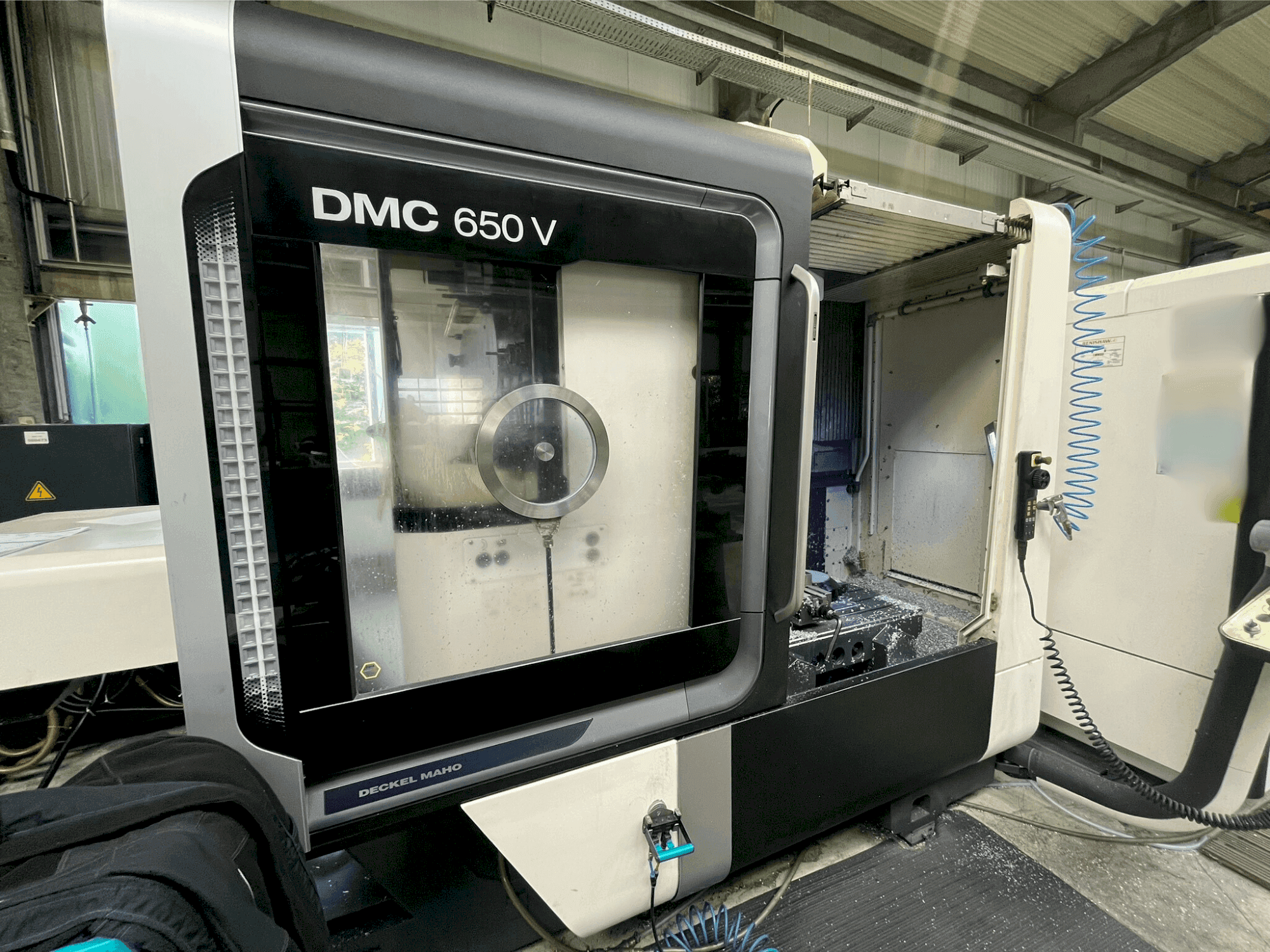 Вид станка DMG MORI DMC 650 V спереди