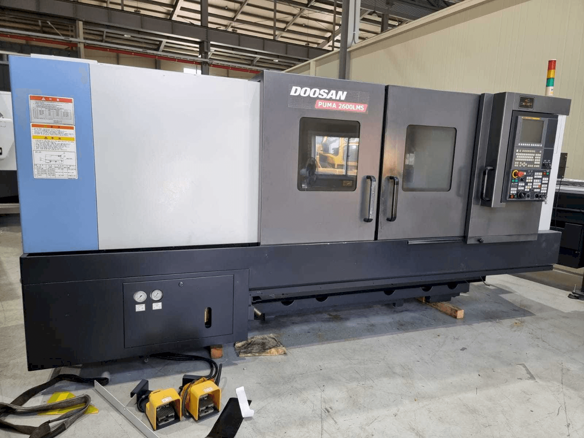 Вид станка Doosan PUMA 2600LMS спереди