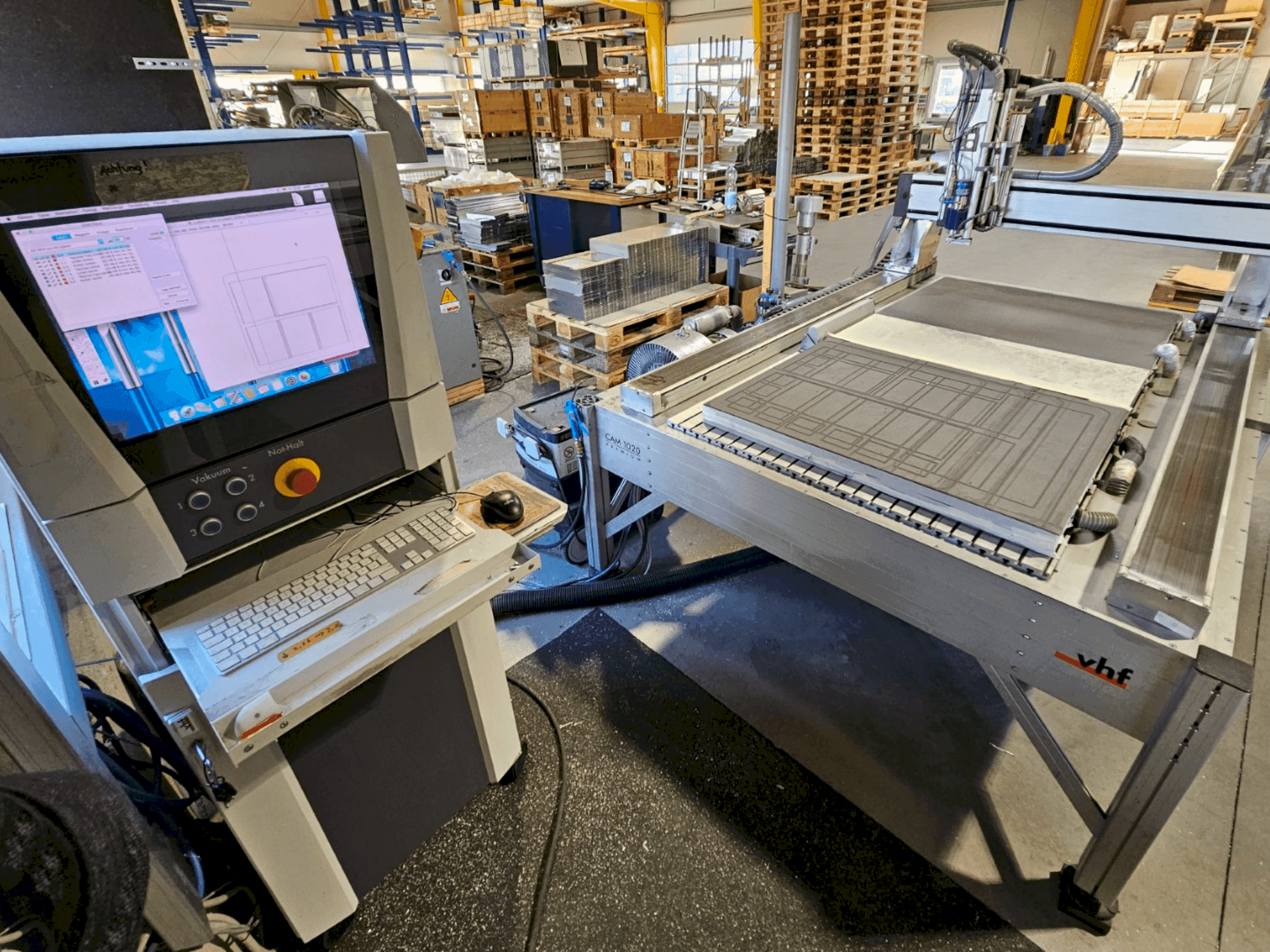 Вид станка VHF CAM 1020 Premium спереди