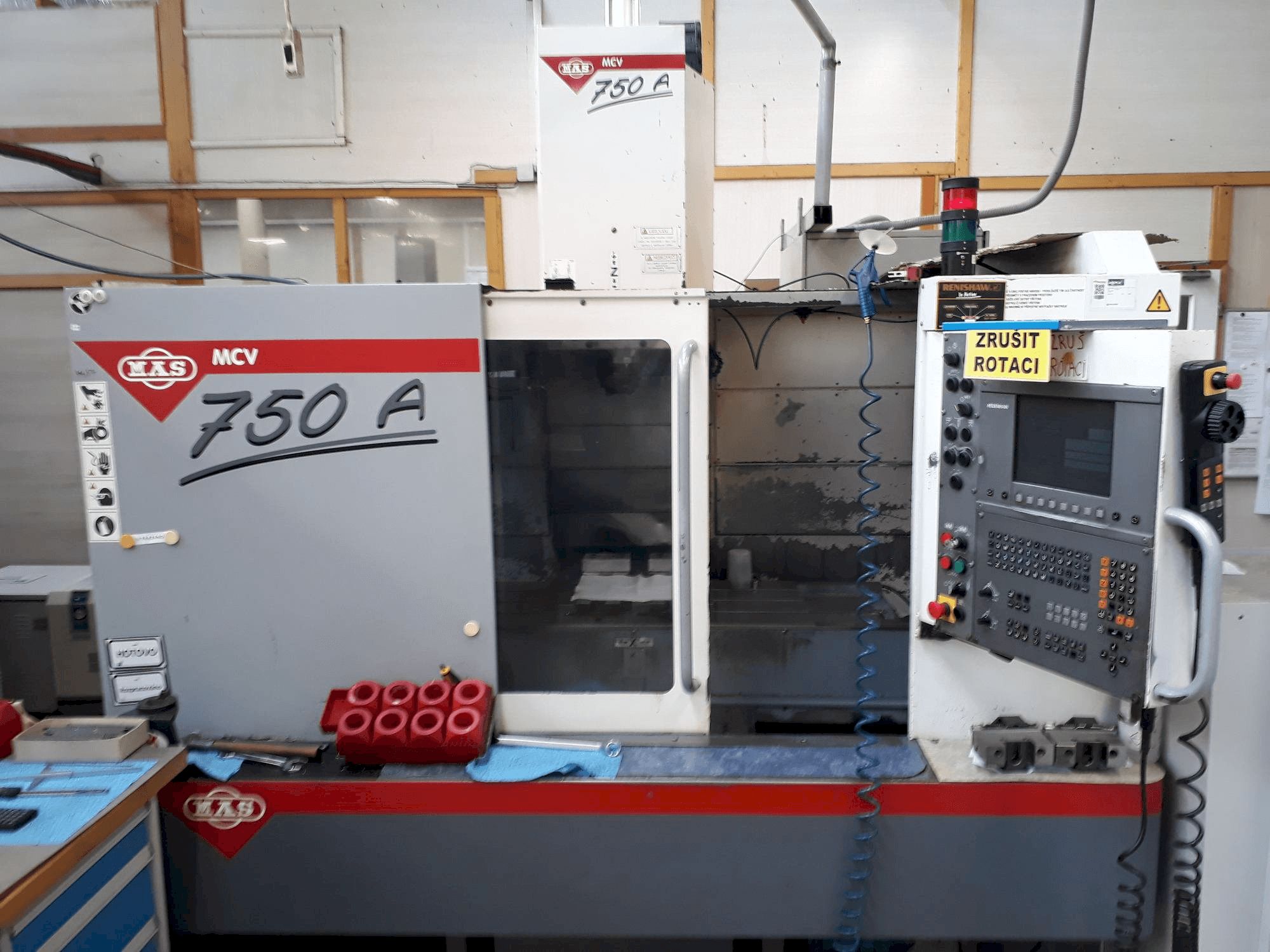 Вид станка KOVOSVIT MAS MCV 750A спереди