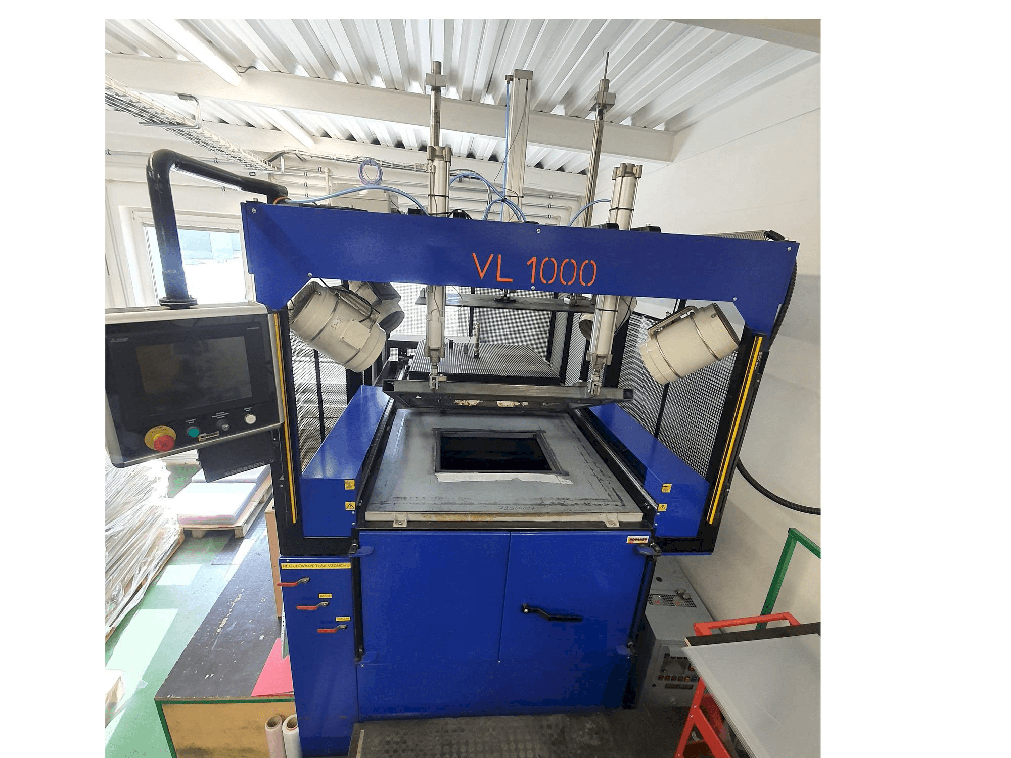 Вид станка Koplast VL 1000 спереди