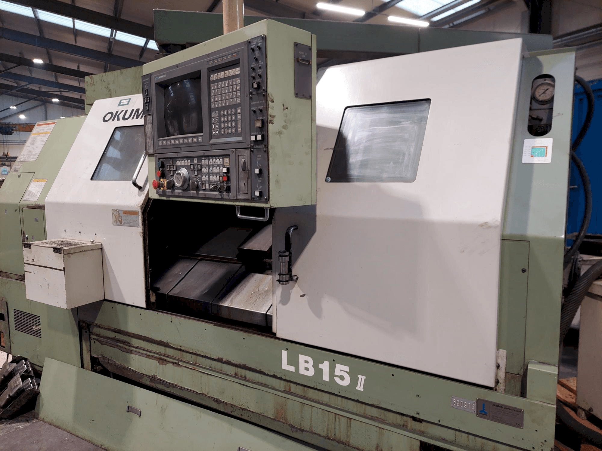 Вид станка Okuma LB15 спереди